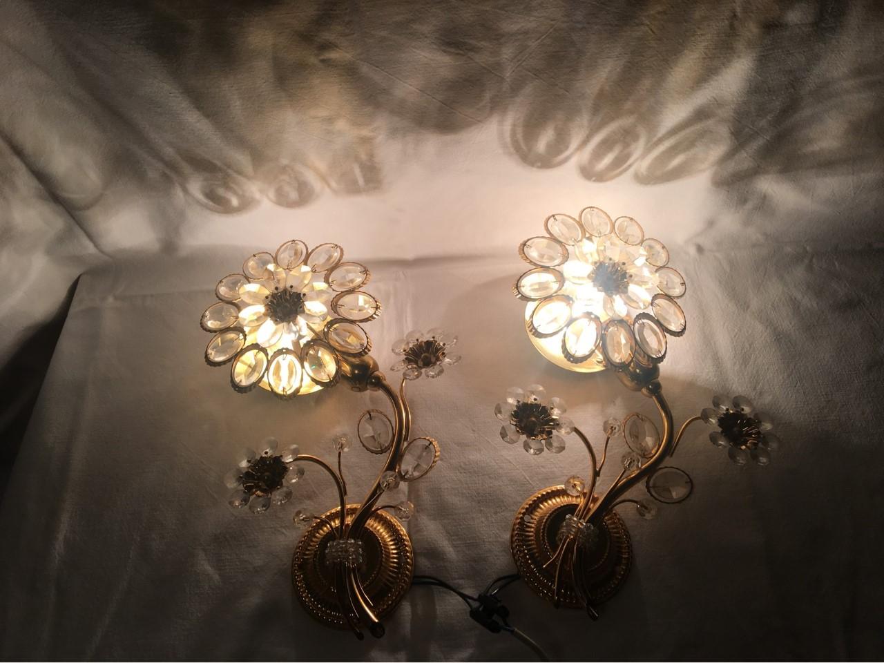 From the German manufacturer Palwa. A pair of lovely flower shaped Sconces. From the early 1970s. Each one requires one European E 14 candelabra bulb with a maximum of 40 watts. In good working condition. Original 20th century wiring.