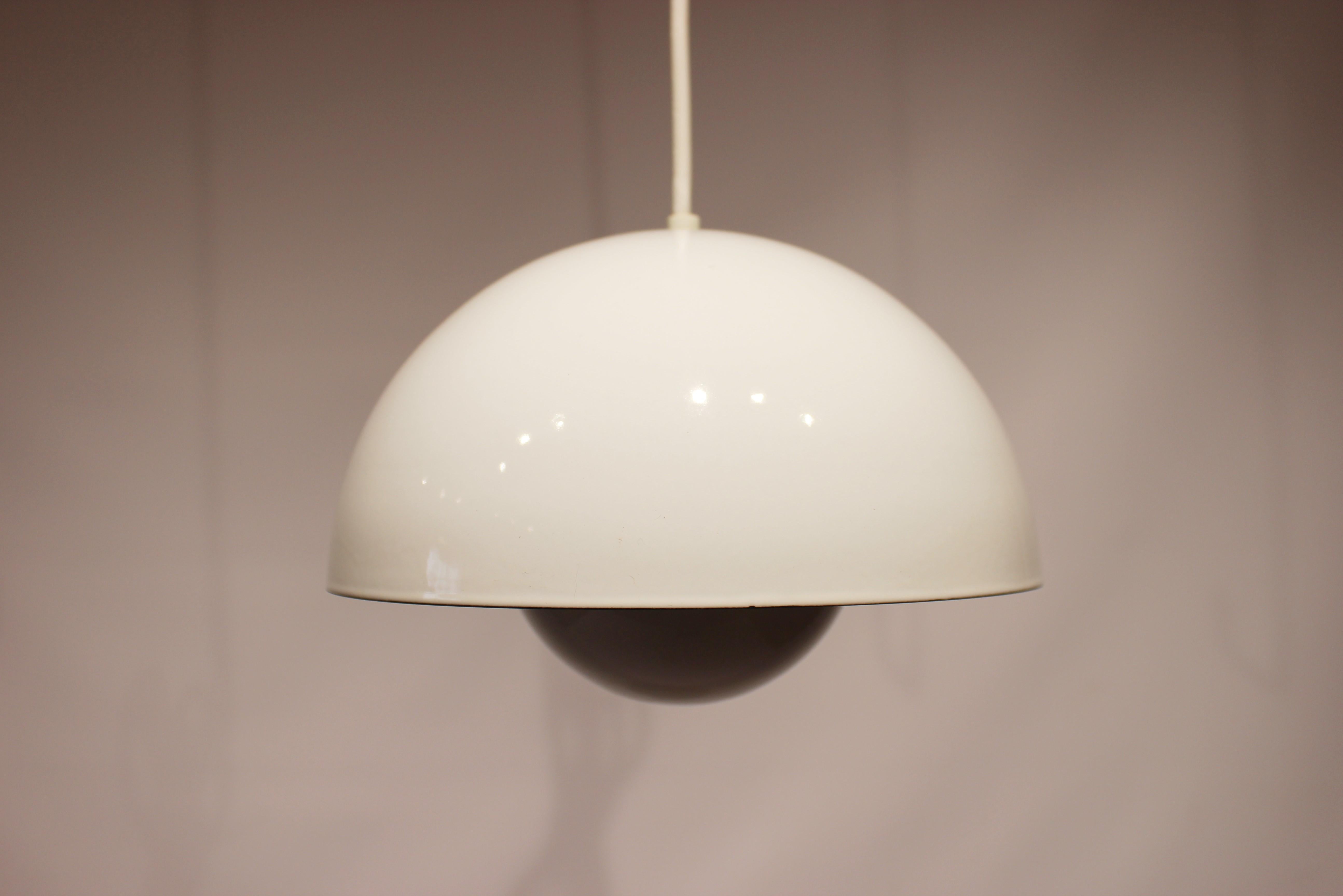 A pair of flowerpot, model VP1, pendants in white designed by Verner Panton in 1968 and manufactured in the 1970s. The lamps are in great vintage condition.