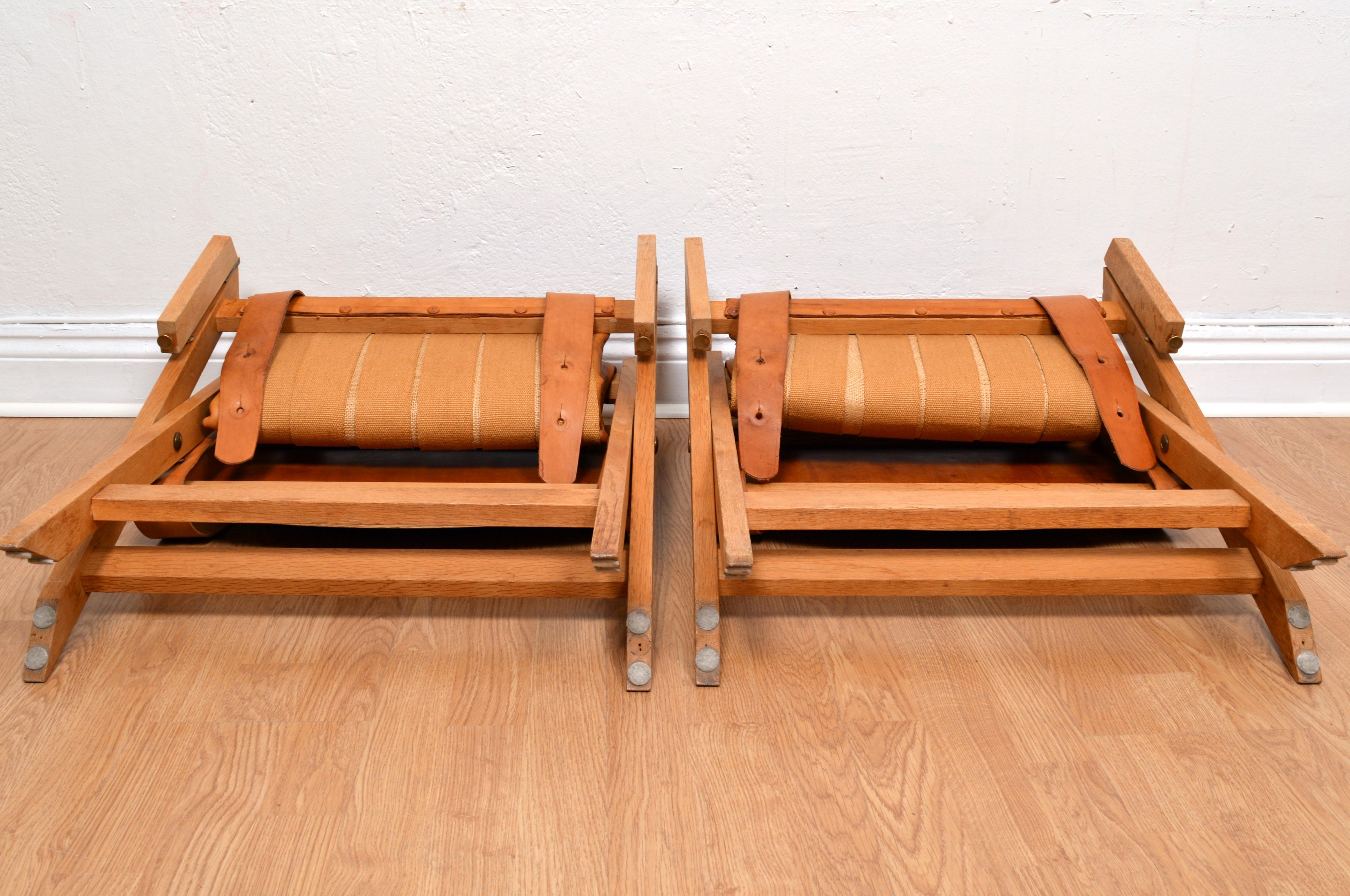Un par de sillones plegables suecos Safari X de roble y cuero en venta 3