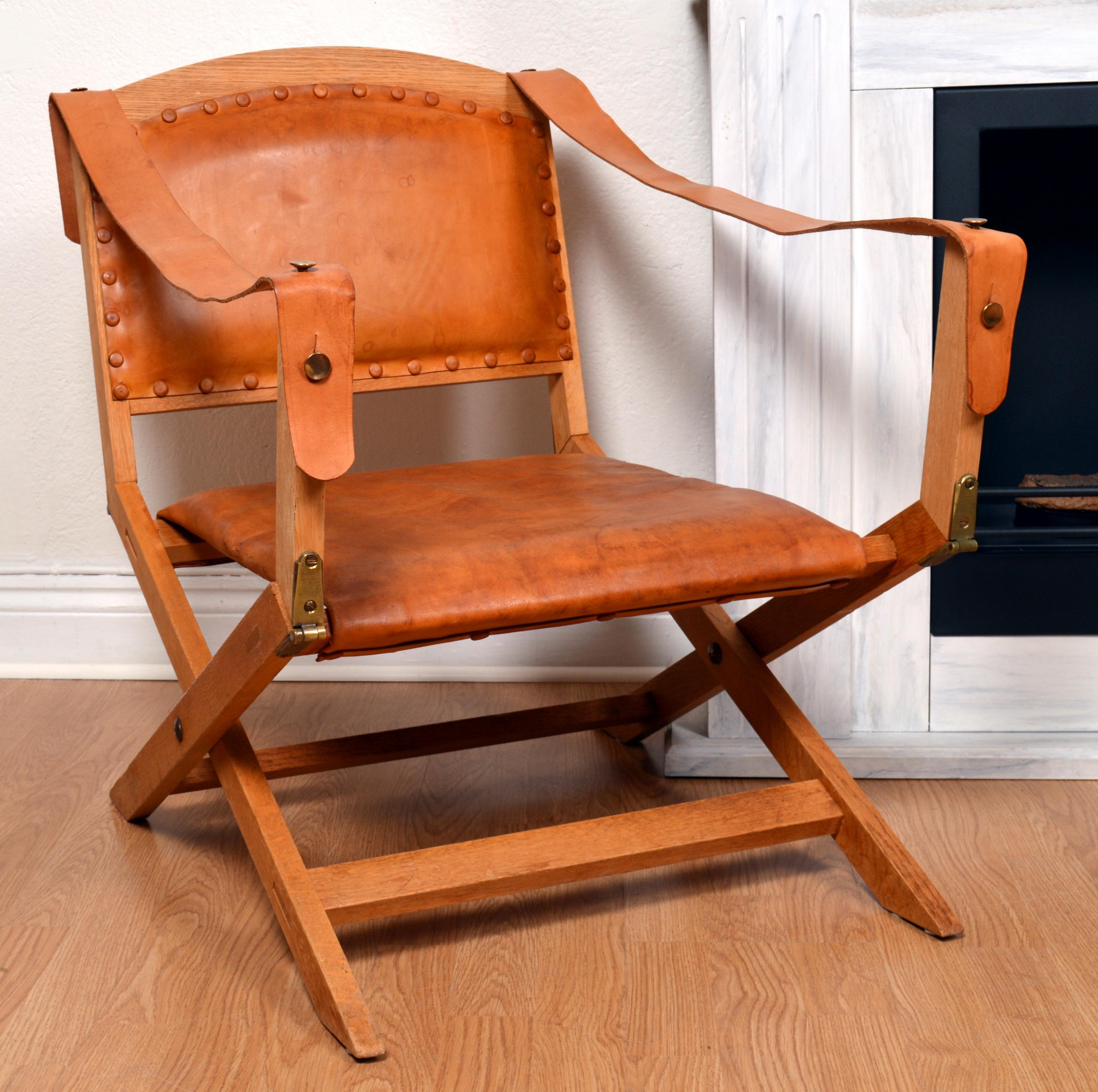 Un par de sillones plegables suecos Safari X de roble y cuero Escandinavo moderno en venta