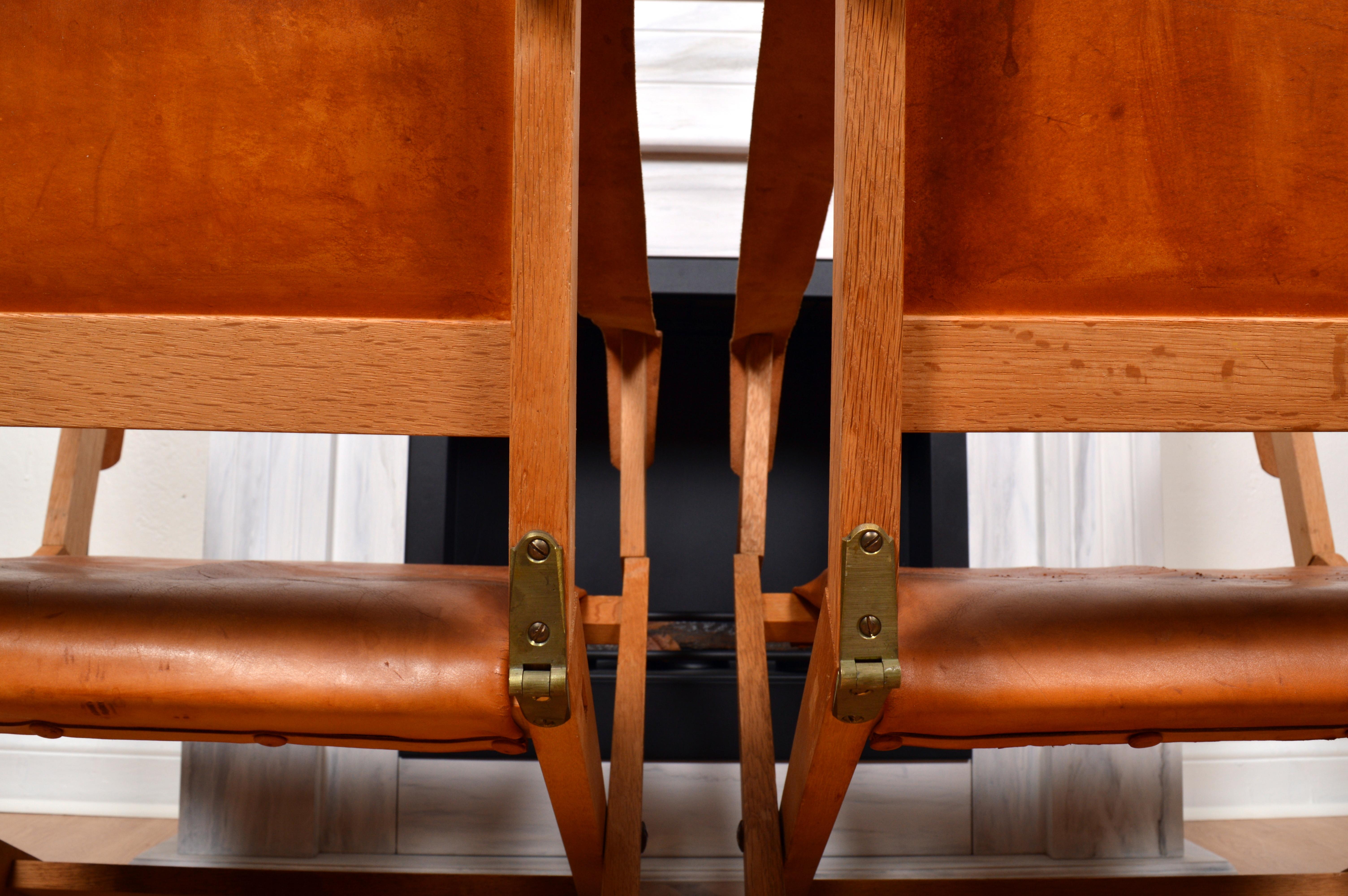 Un par de sillones plegables suecos Safari X de roble y cuero en venta 2