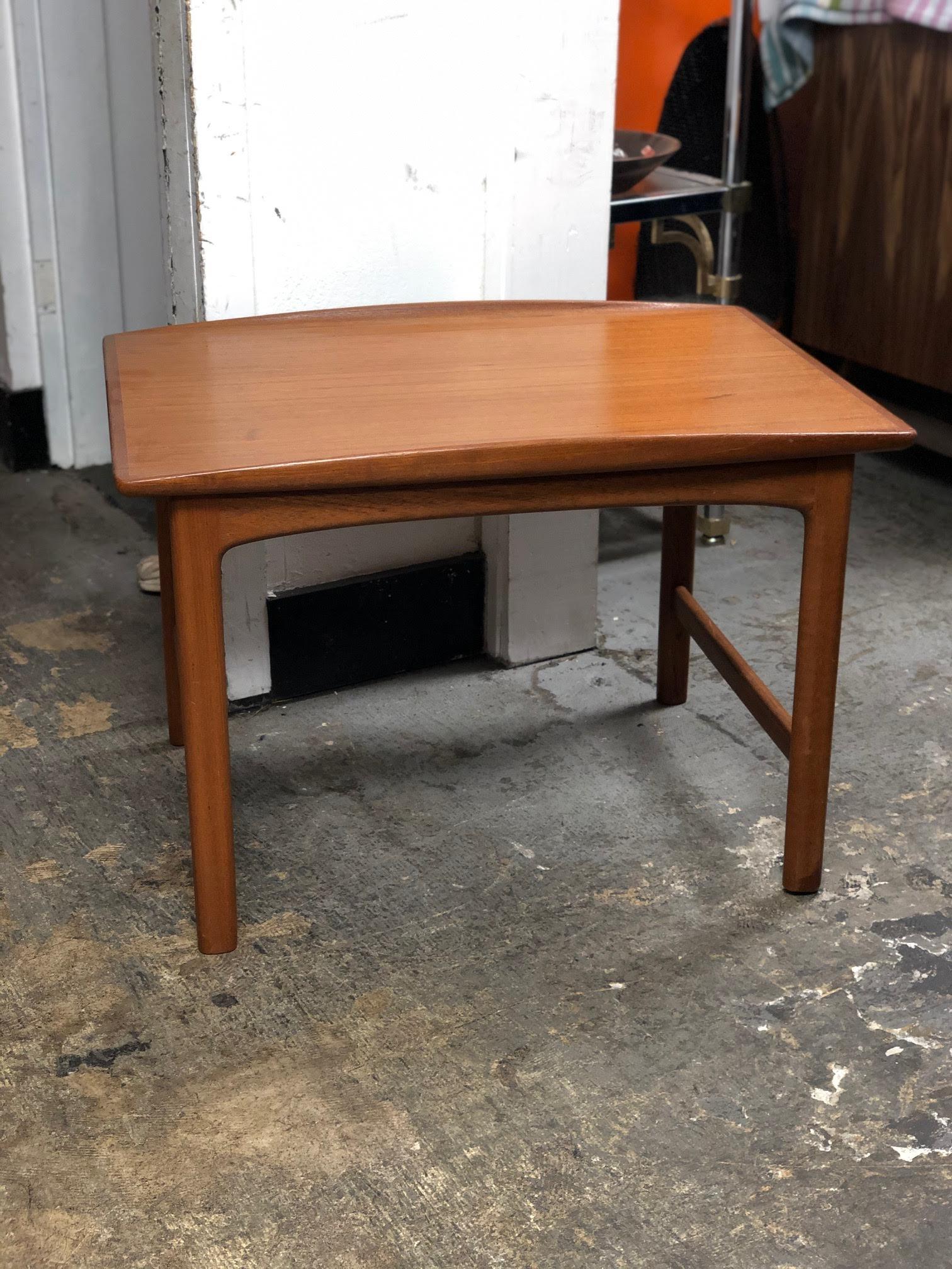 Pair of Folke Ohlsson Midcentury Teak Side Tables In Good Condition For Sale In Los Angeles, CA