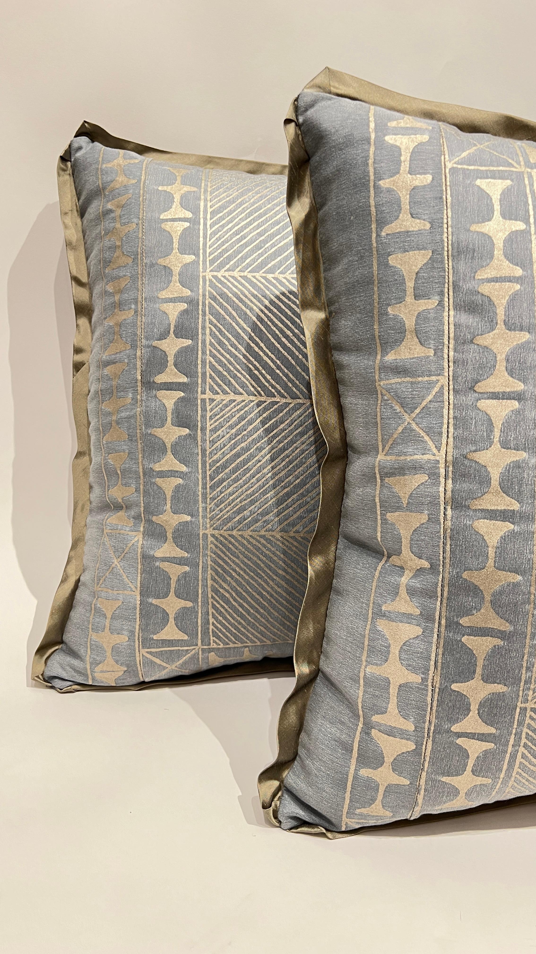 A Pair of Fortuny Cushions in the Ashanti Pattern In New Condition In New York, NY