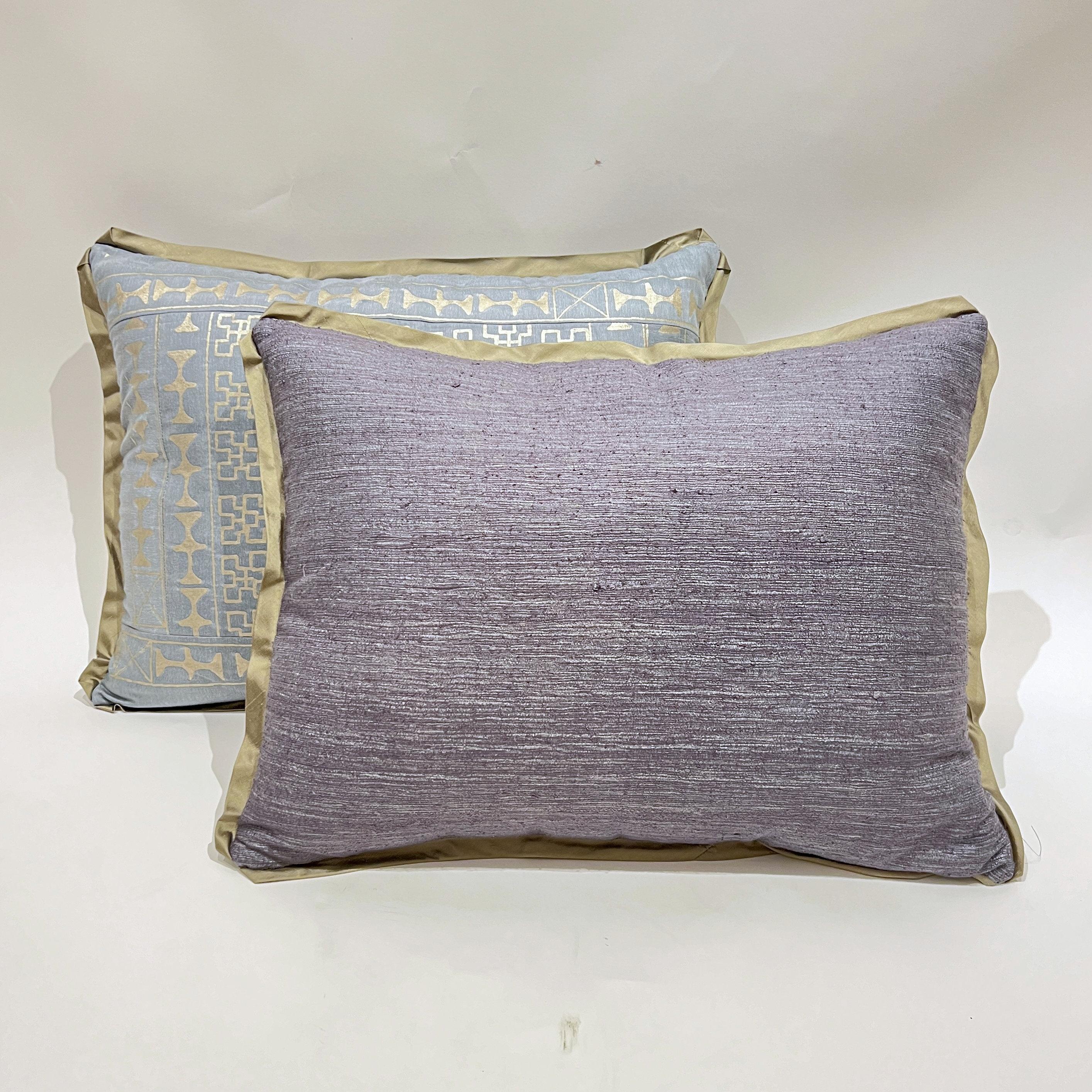 XXIe siècle et contemporain Paire de coussins Fortuny dans le motif Ashanti en vente