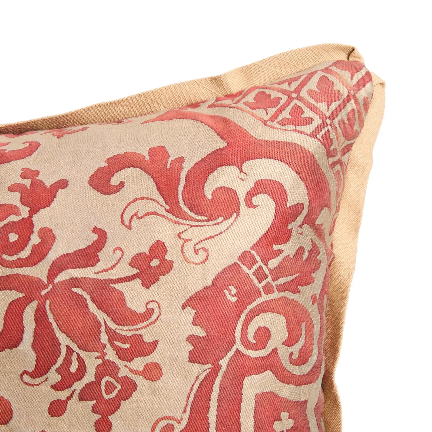 Soie Paire de coussins Fortuny à motif Carnavalet en vente