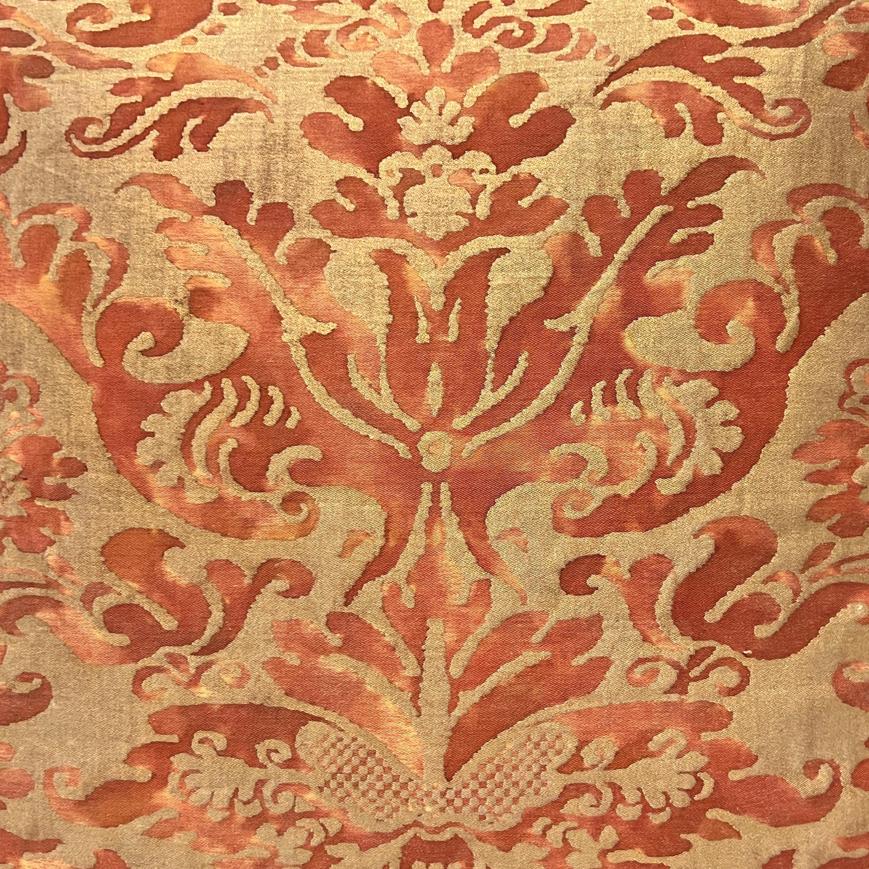 XXIe siècle et contemporain Paire de coussins Fortuny au motif Sévigné en vente