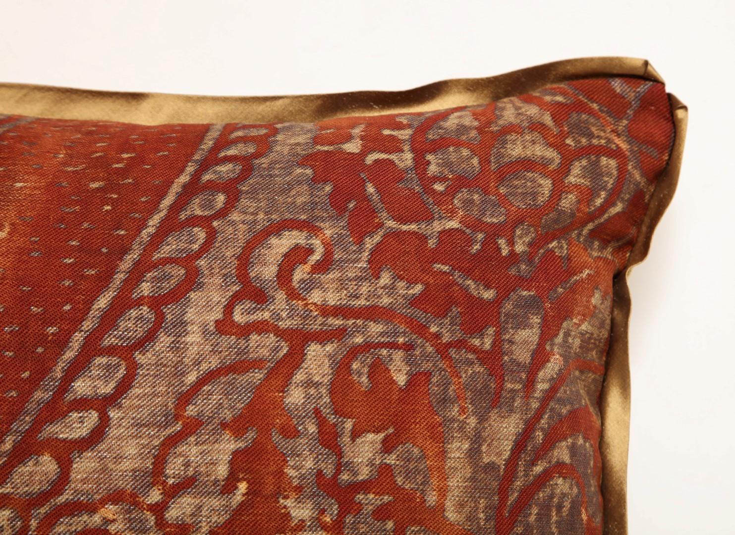 Pair of Fortuny Fabric Cushions In Excellent Condition In New York, NY