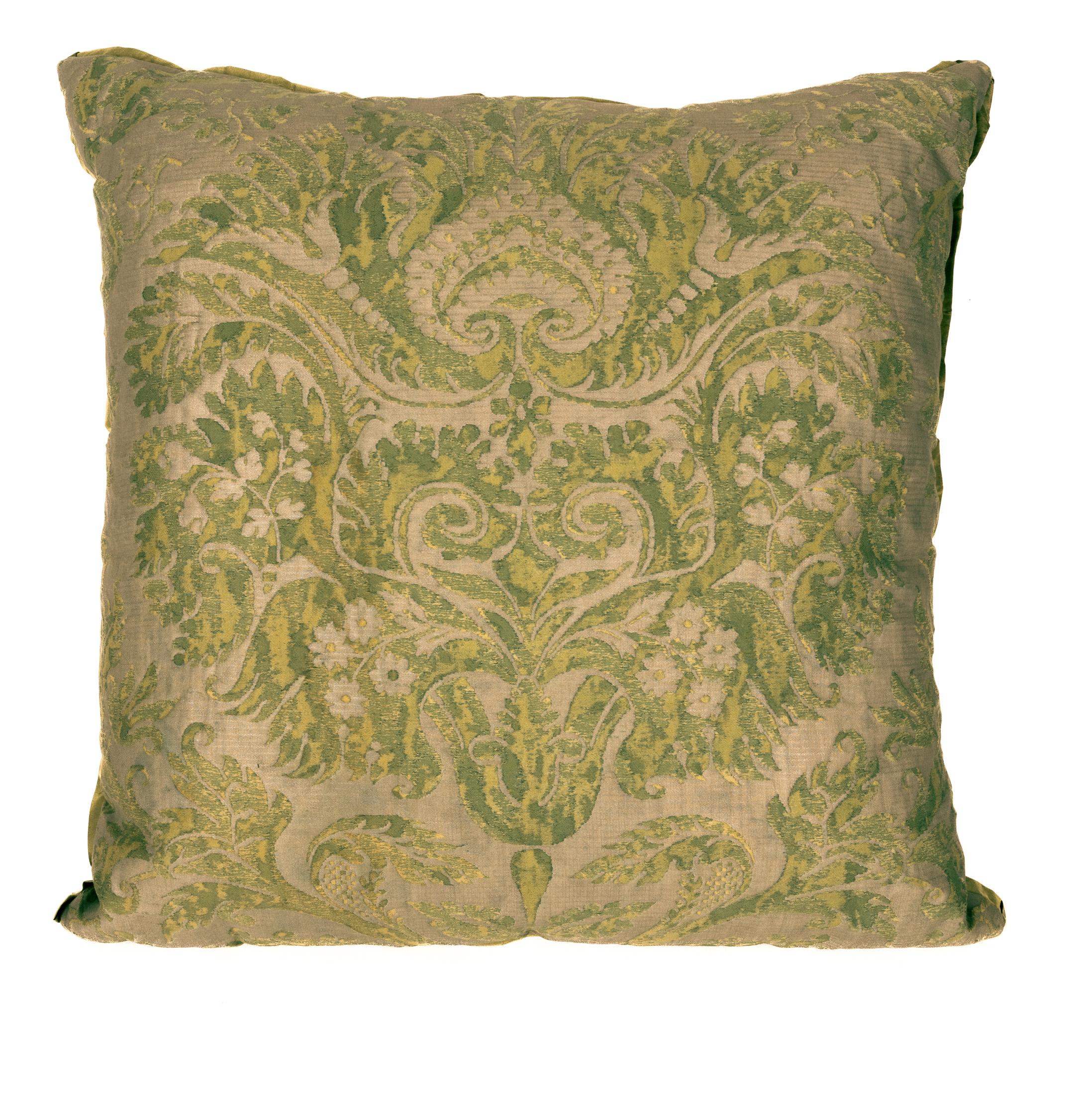 Contemporary A Pair of Fortuny Fabric Cushions in the DeMedici Pattern For Sale