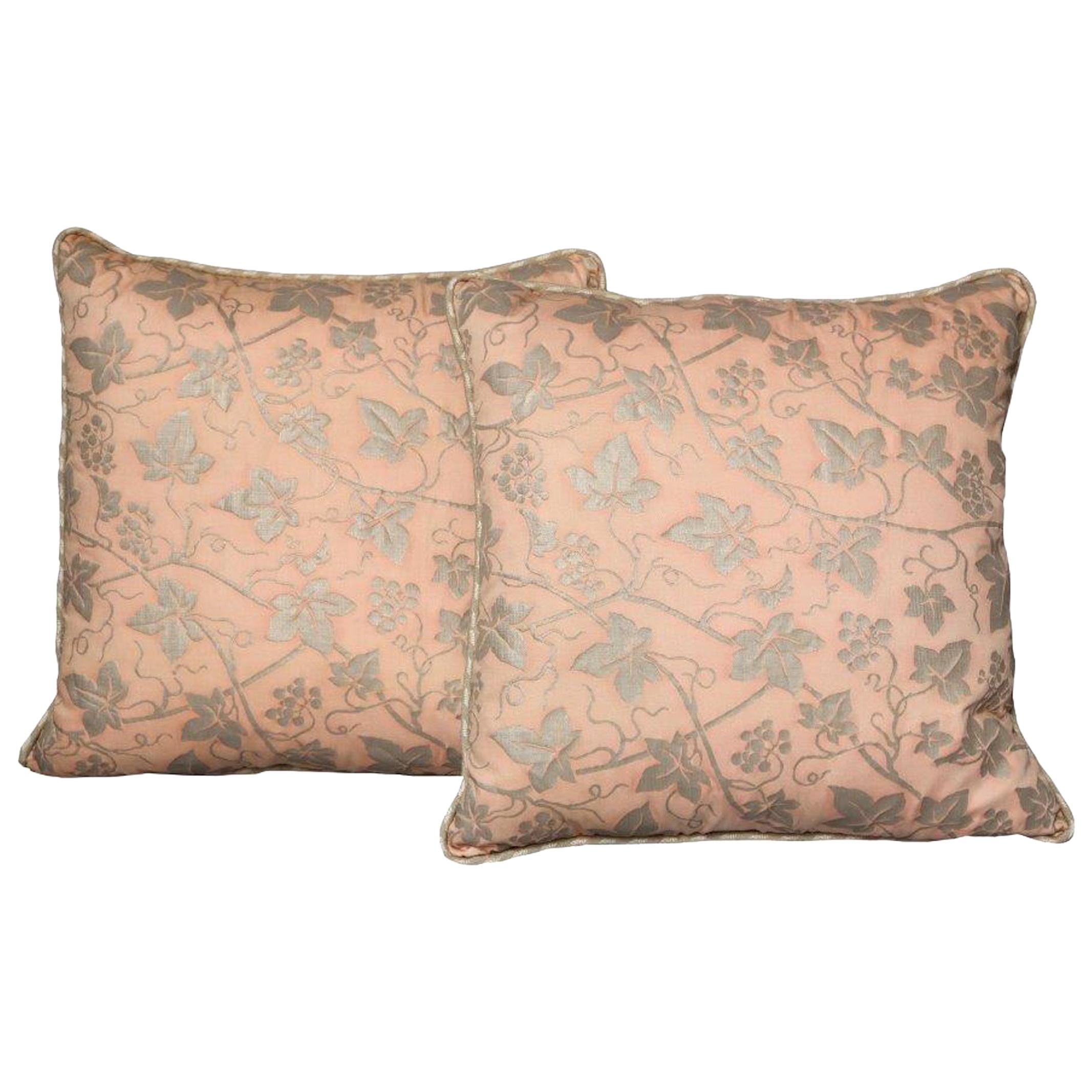 Coppia di cuscini in tessuto Fortuny con motivo Edera, nuovi e in stock in vendita