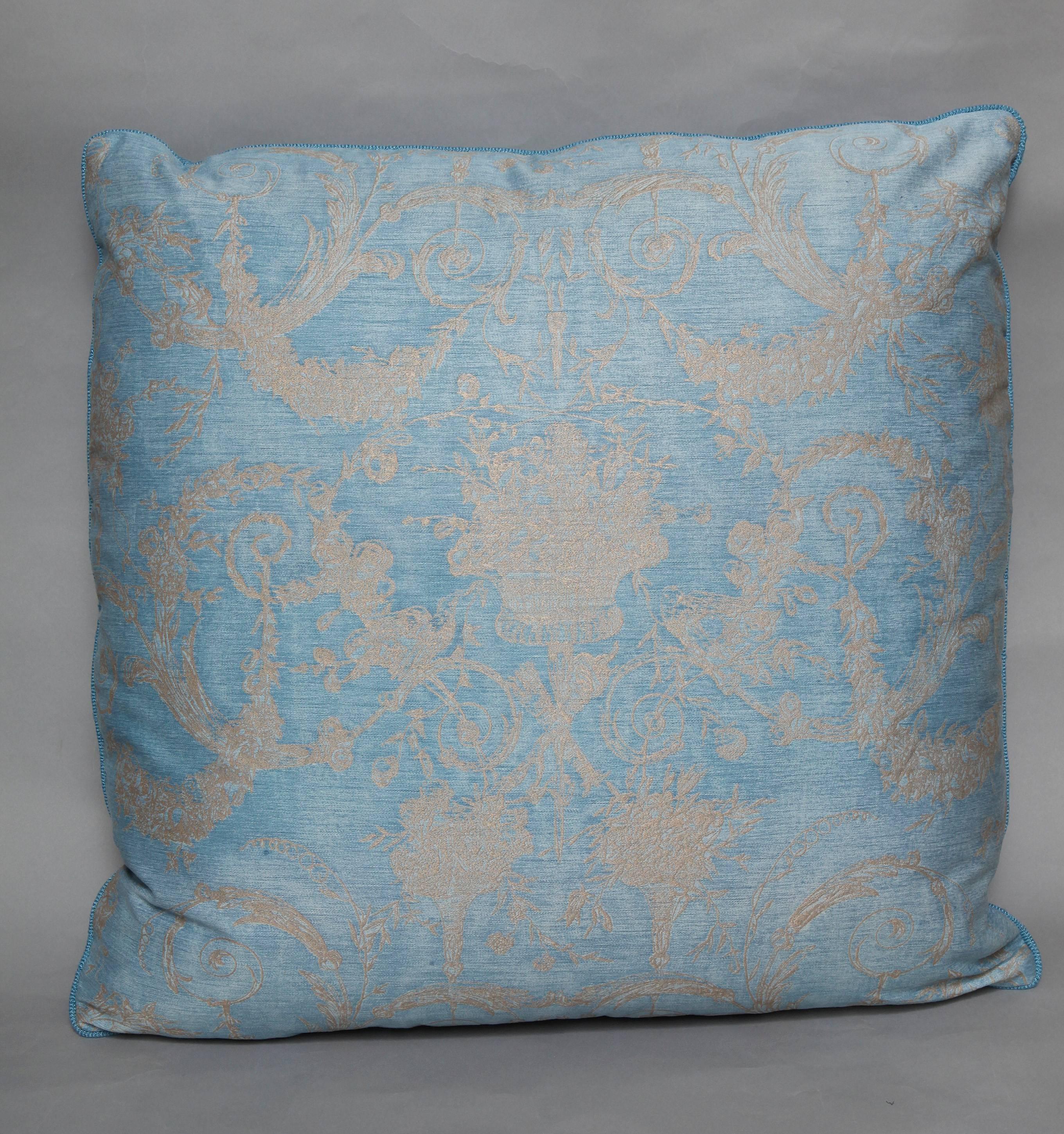 Pair of Fortuny Fabric Cushions in the Festoni Pattern In Excellent Condition In New York, NY