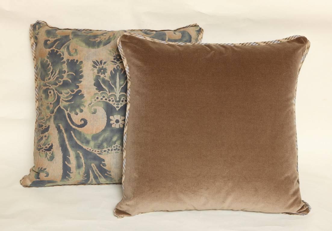 A pair of Fortuny fabric cushions in the Glicine pattern, with bias silk edging and cotton velvet backs, the pattern, a 17th century Italian design with Wisteria motif
50 down/50 feather insert
Newly made using vintage Fortuny fabric, circa 1960.
