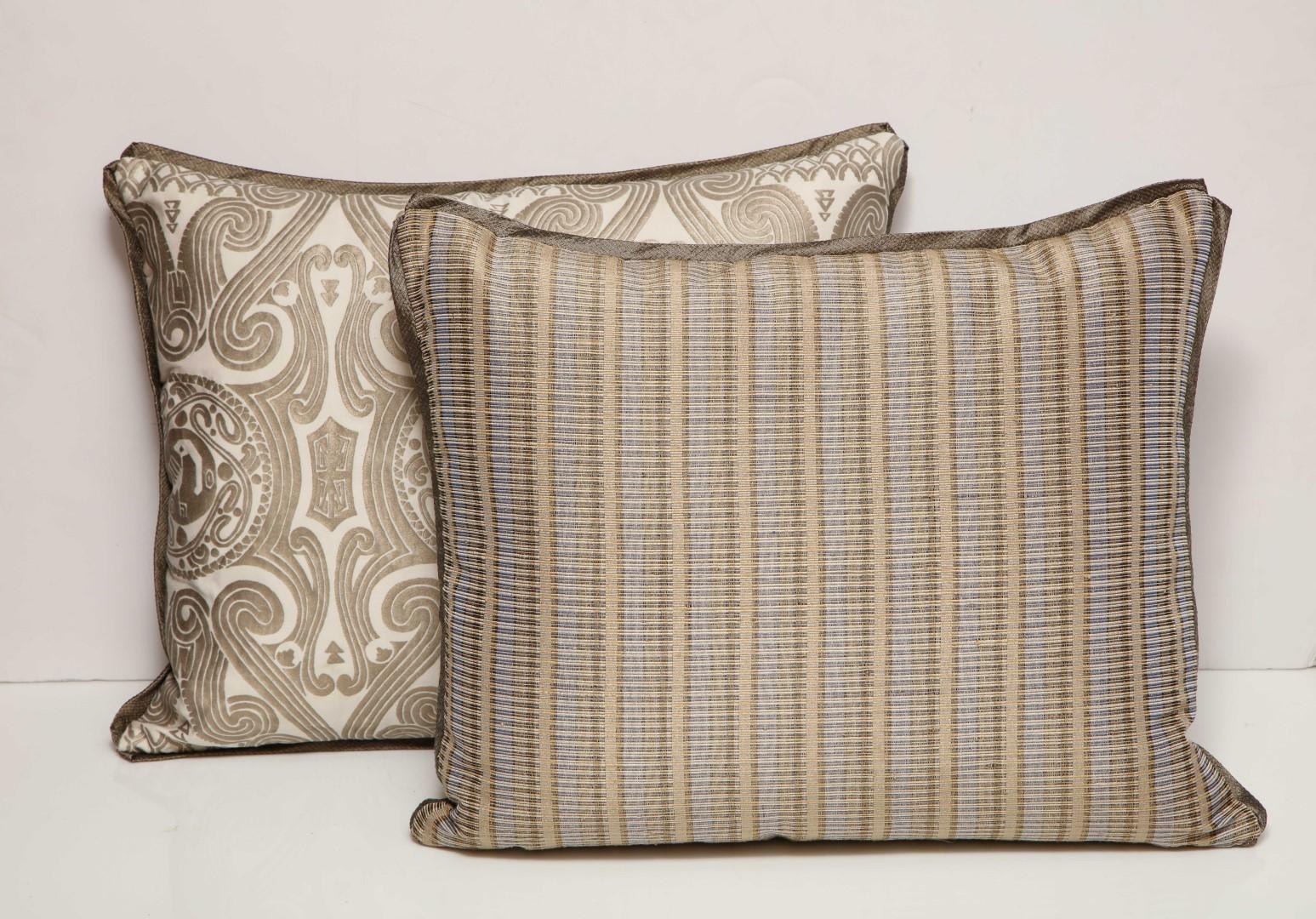 A pair of Fortuny fabric cushions in the Peruviano Inca pattern, white and silver color way
50 down/50 feather insert
Newly made using Fortuny fabric.