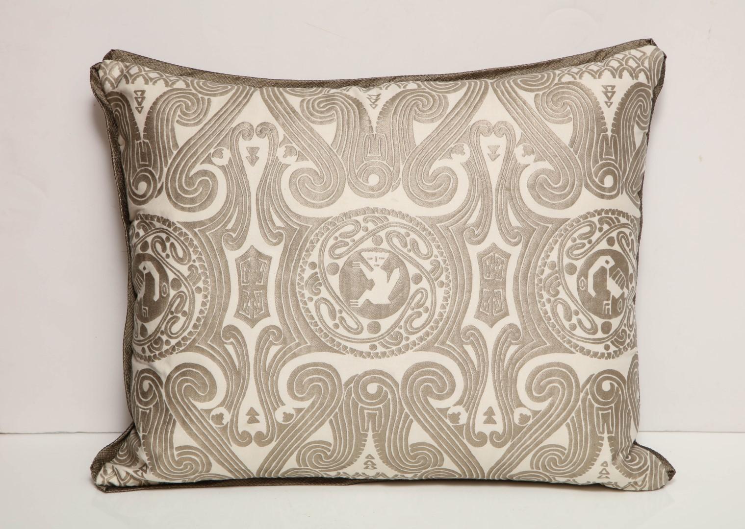 Pair of Fortuny Fabric Cushions in the Peruviano Pattern In New Condition In New York, NY