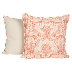 Paire de coussins Mazzarino de Fortuny en orange et blanc par David Duncan Studio