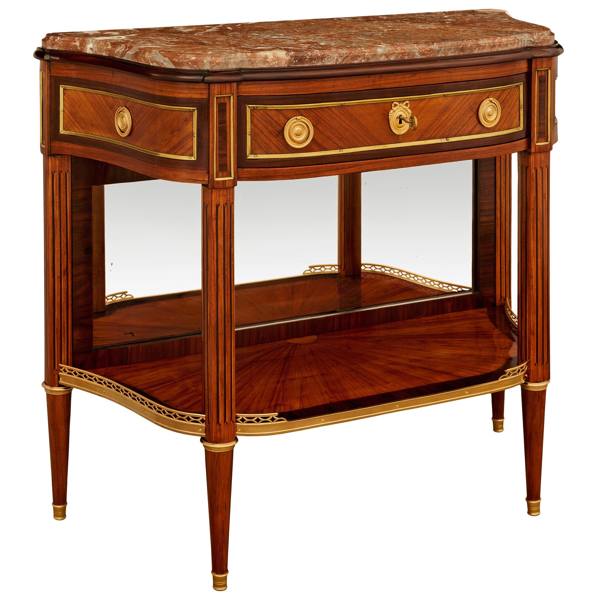 Pareja de consolas francesas del siglo XVIII de madera de tulipán, kingwood, ormolu y mármol Luis XVI en venta