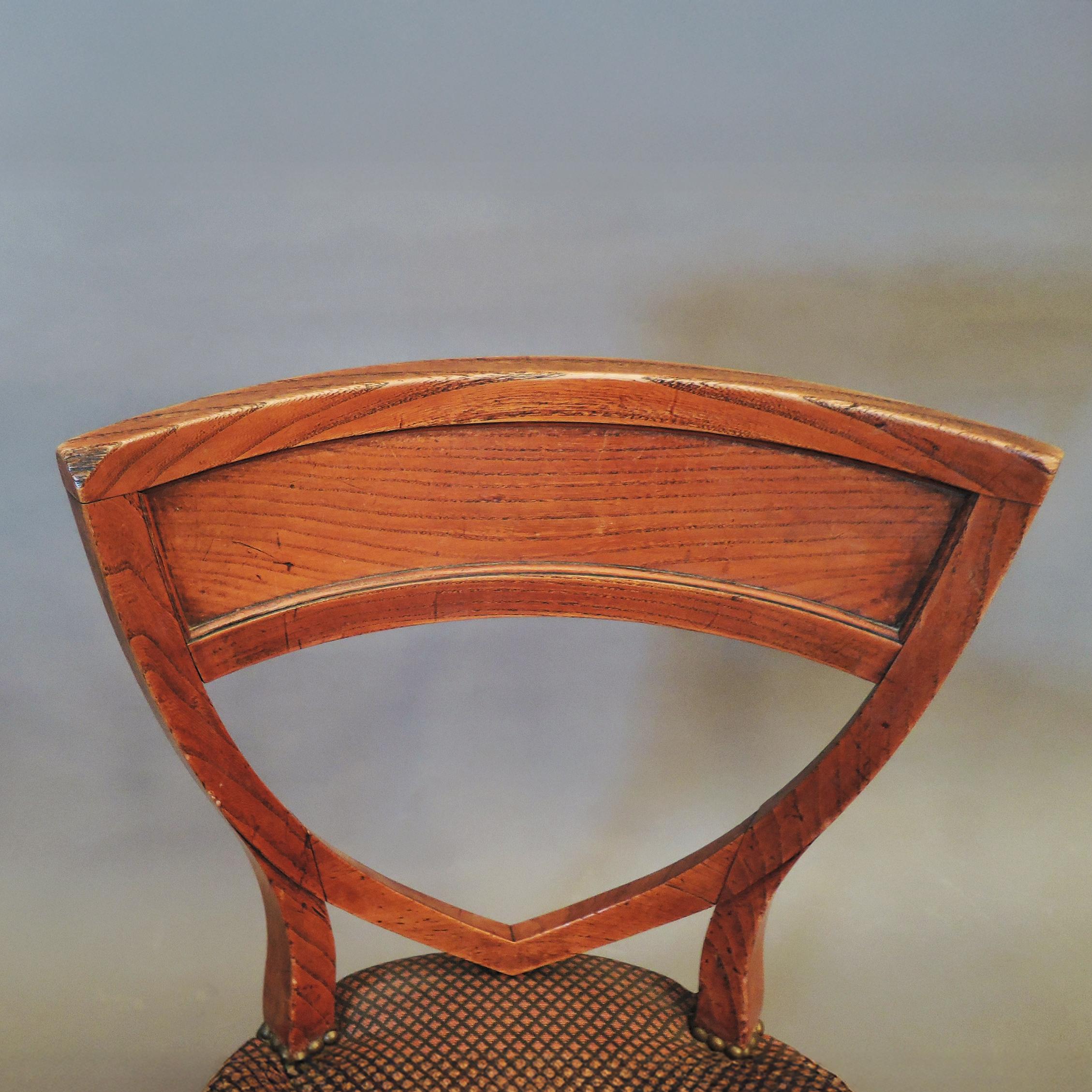 Un par de sillas de comedor neoclásicas francesas de 1940 en venta 3