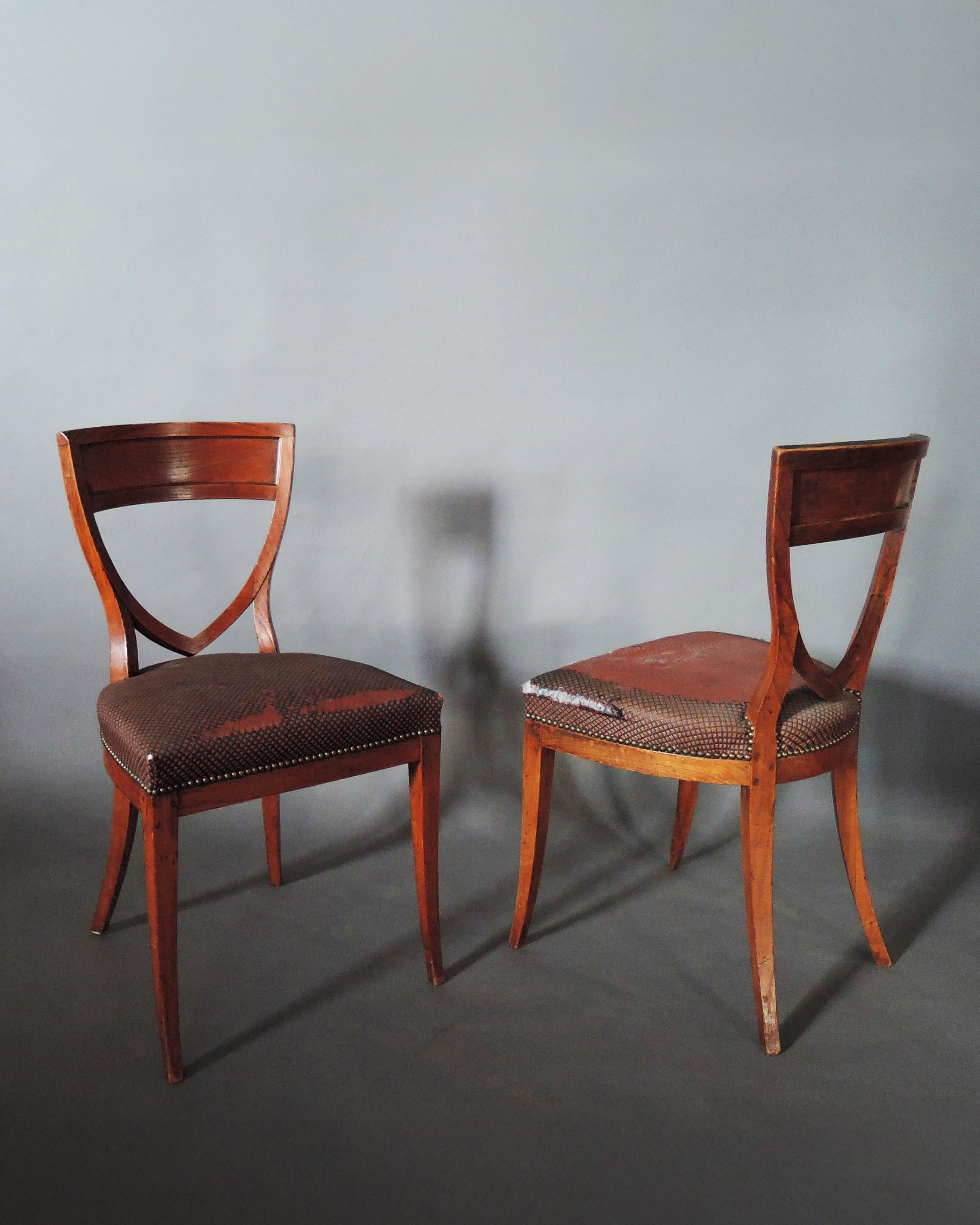 Un par de sillas de comedor neoclásicas francesas de 1940 en Bastante bueno estado para la venta en Long Island City, NY