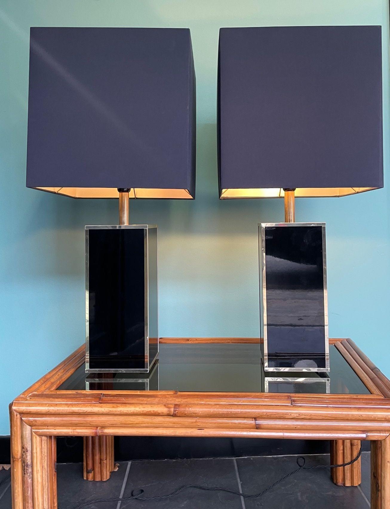 Pair of French 1970s Black Laminated and Gilt Metal Lamps For Sale 2