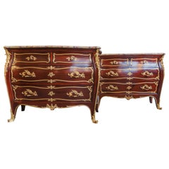 A  Paire de commodes françaises du 19ème siècle en acajou et bronze doré par F. Linke