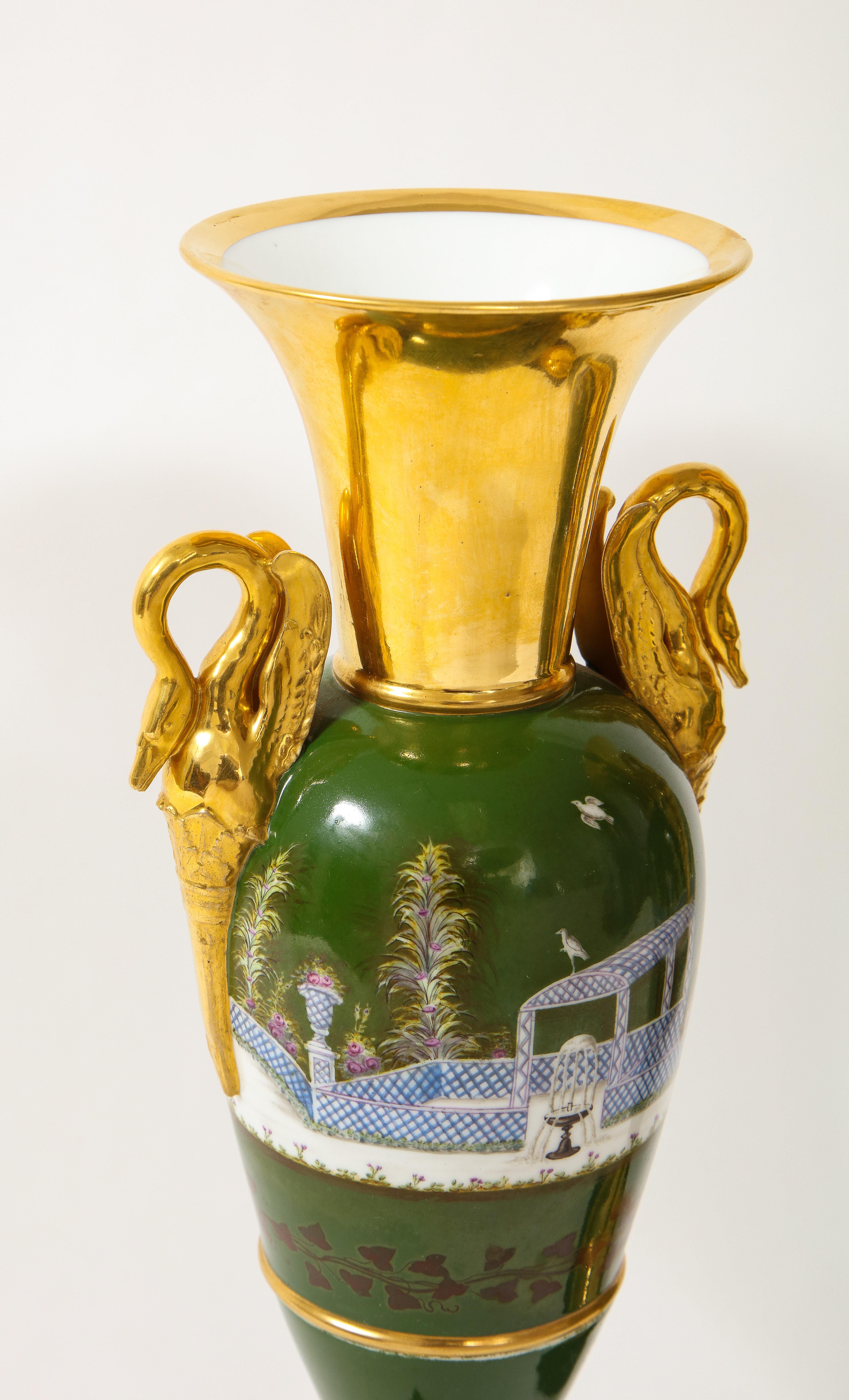 Paire de vases à anse de cygne en porcelaine de Old Paris, période Empire, du 19e C. en vente 2