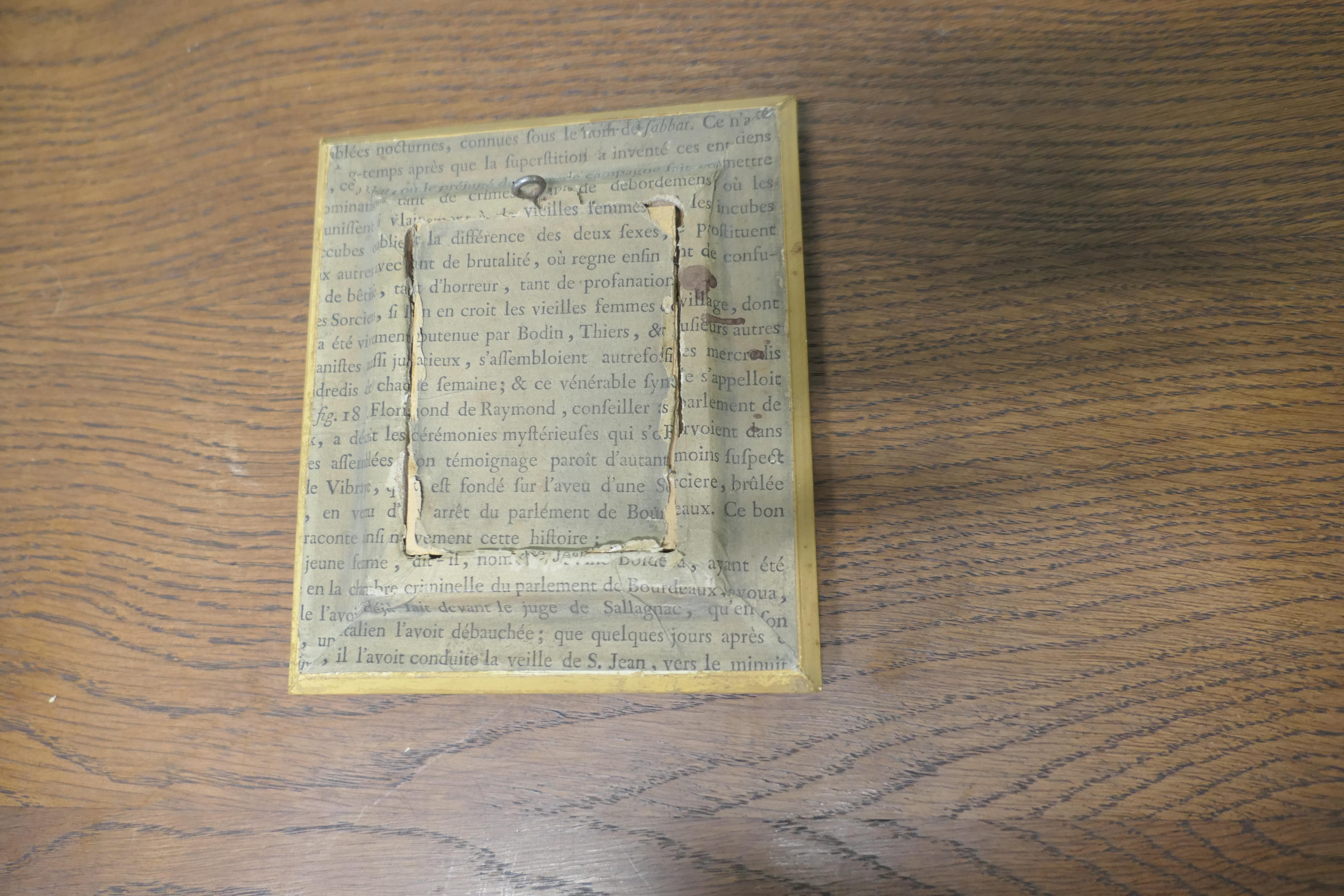 Stile provenzale Coppia di cornici per miniature in foglia d'oro francesi del XIX secolo  Pezzi incantevoli in vendita