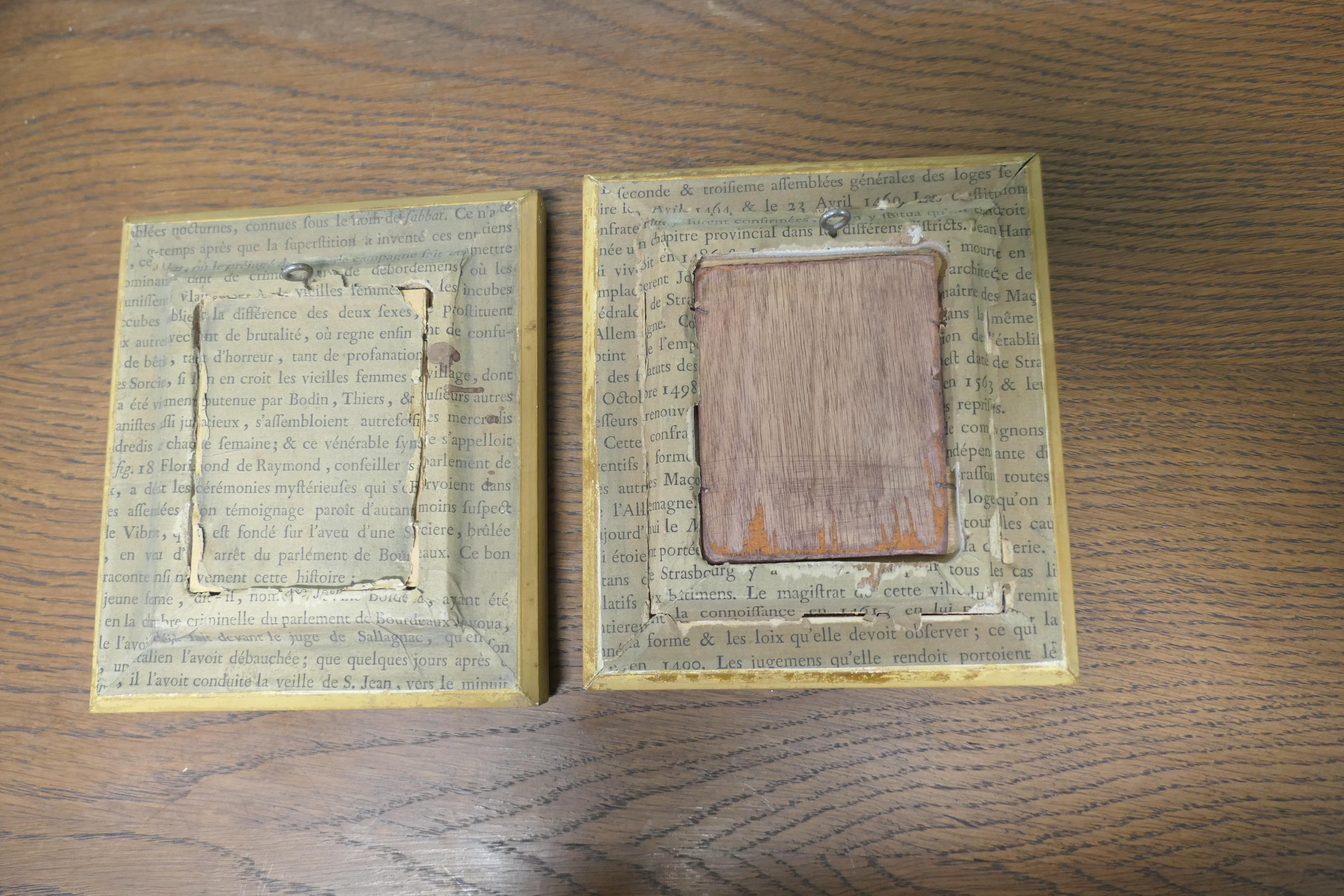 Coppia di cornici per miniature in foglia d'oro francesi del XIX secolo  Pezzi incantevoli in vendita 2