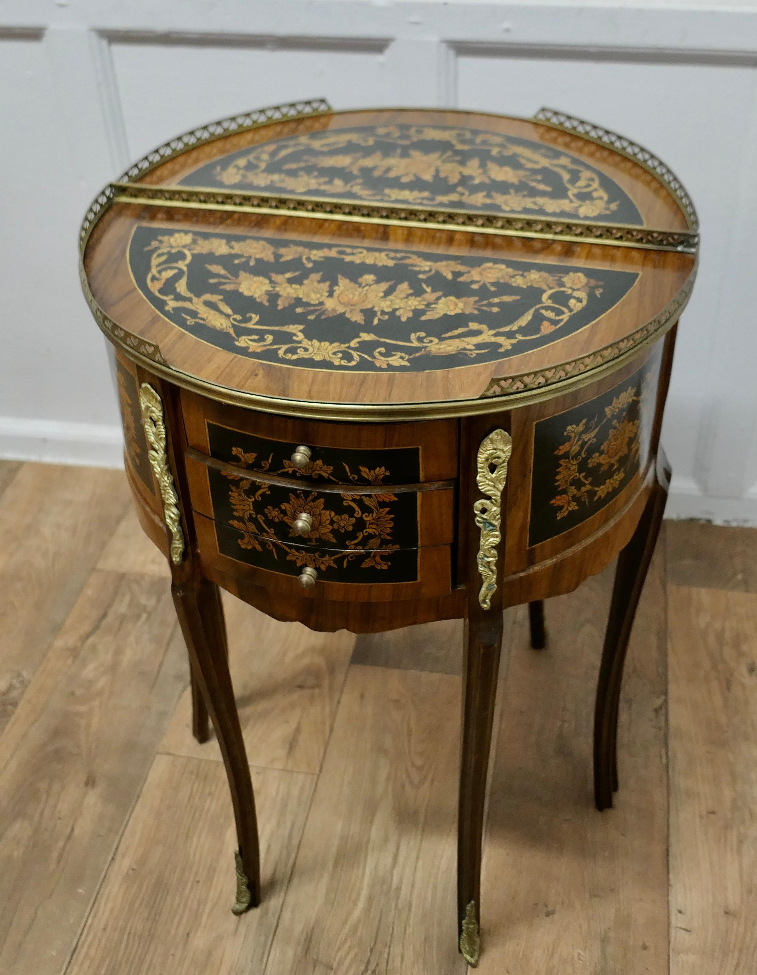 A Pair of French 19th Century Leaf Design Small Side Tables or Bedside Cabinets  5
