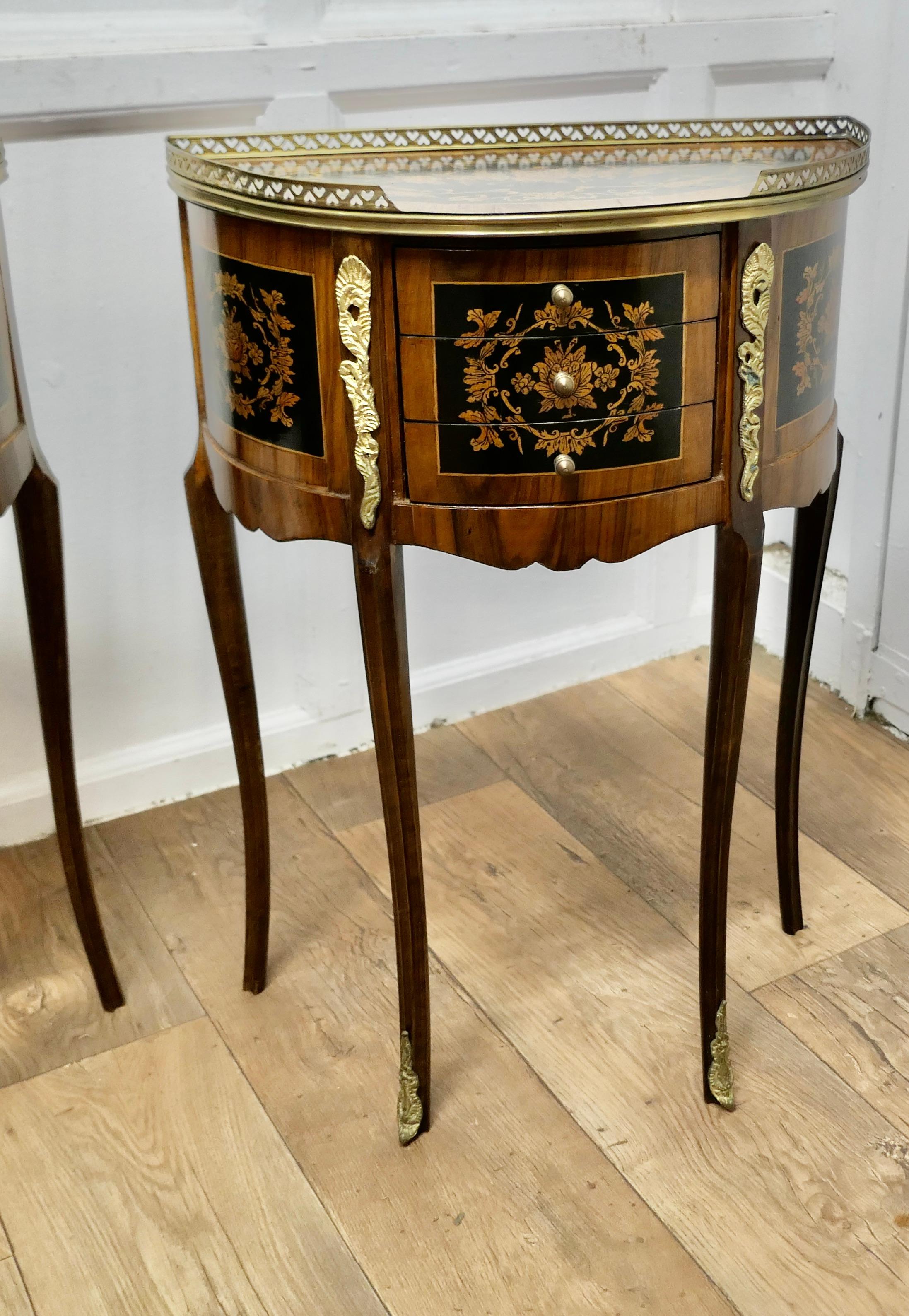 A Pair of French 19th Century Leaf Design Small Side Tables or Bedside Cabinets  In Good Condition In Chillerton, Isle of Wight