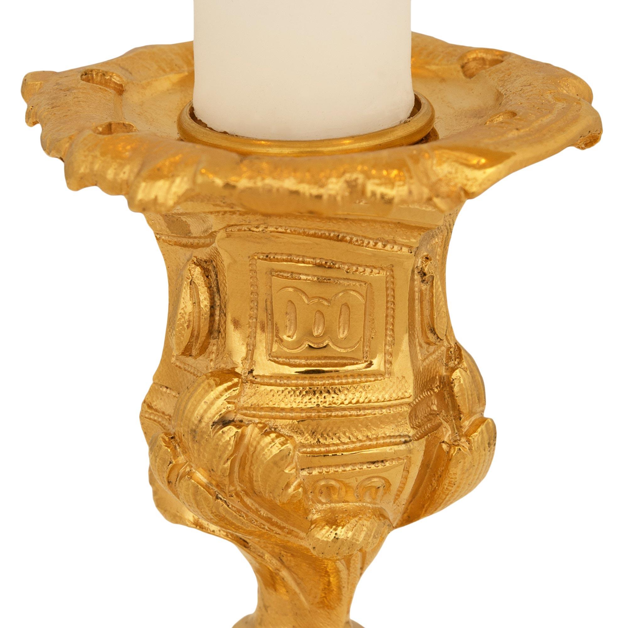 Ein Paar französische Lampen aus Ormolu und Tole Bouillotte aus dem 19. im Zustand „Gut“ im Angebot in West Palm Beach, FL