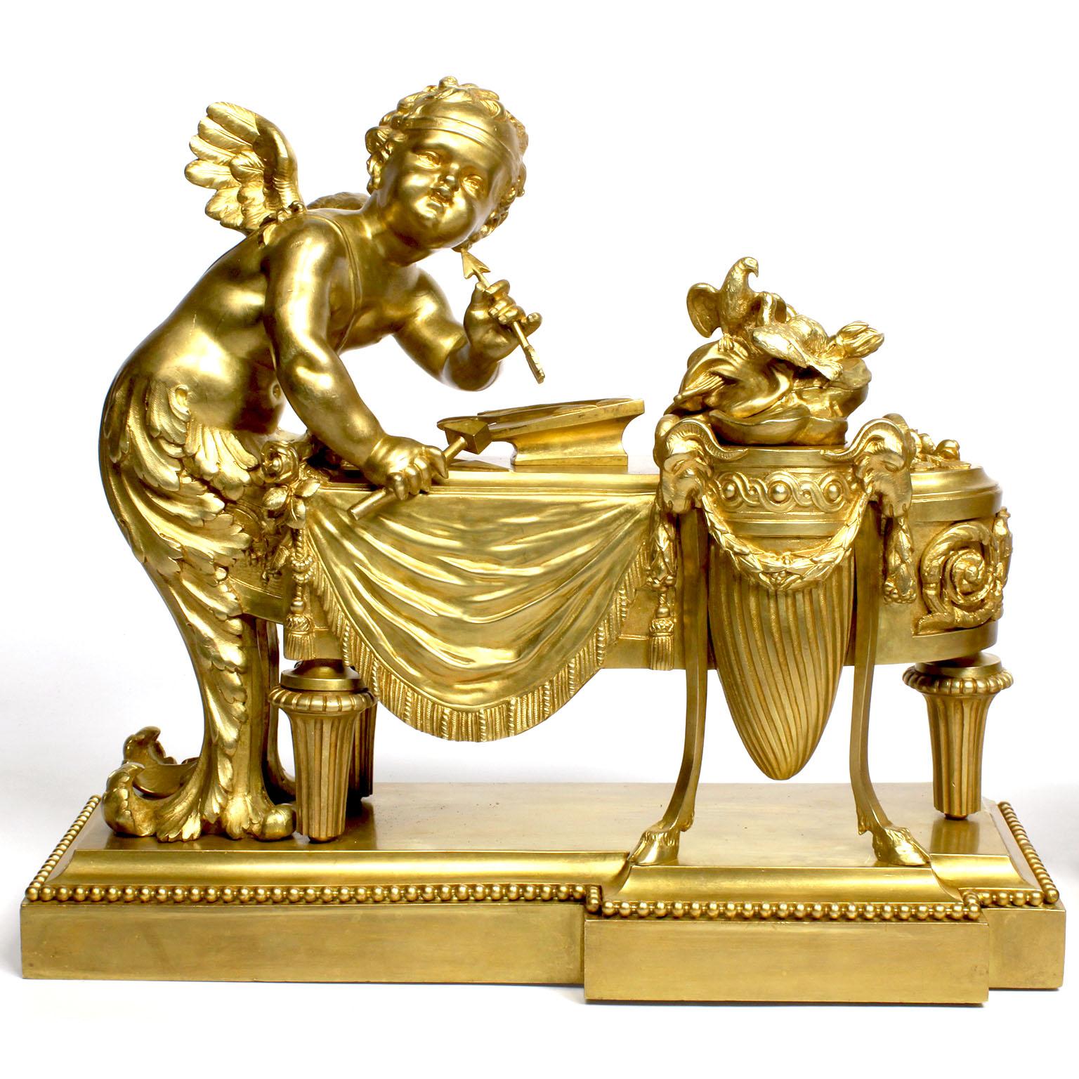 Français Paire de chenets de style Louis XV du 19ème siècle en bronze doré représentant des chérubins en vente