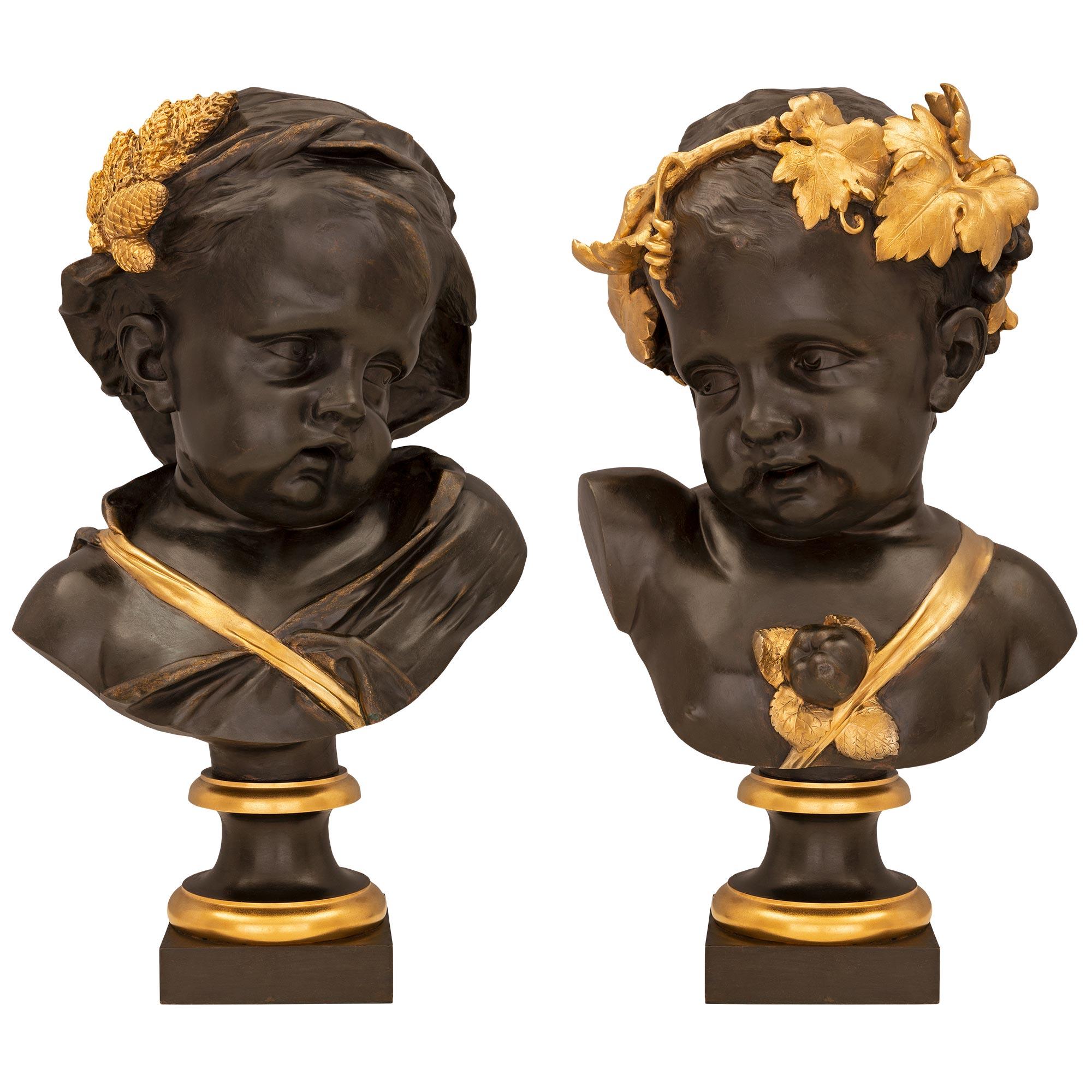 Paire de bustes de chérubins en bronze patiné et bronze doré de style Louis XVI du XIXe siècle. Chaque buste, charmant et de grande qualité, est élevé sur une base carrée avec un support de piédestal en forme de socle en bronze patiné et ormolu des