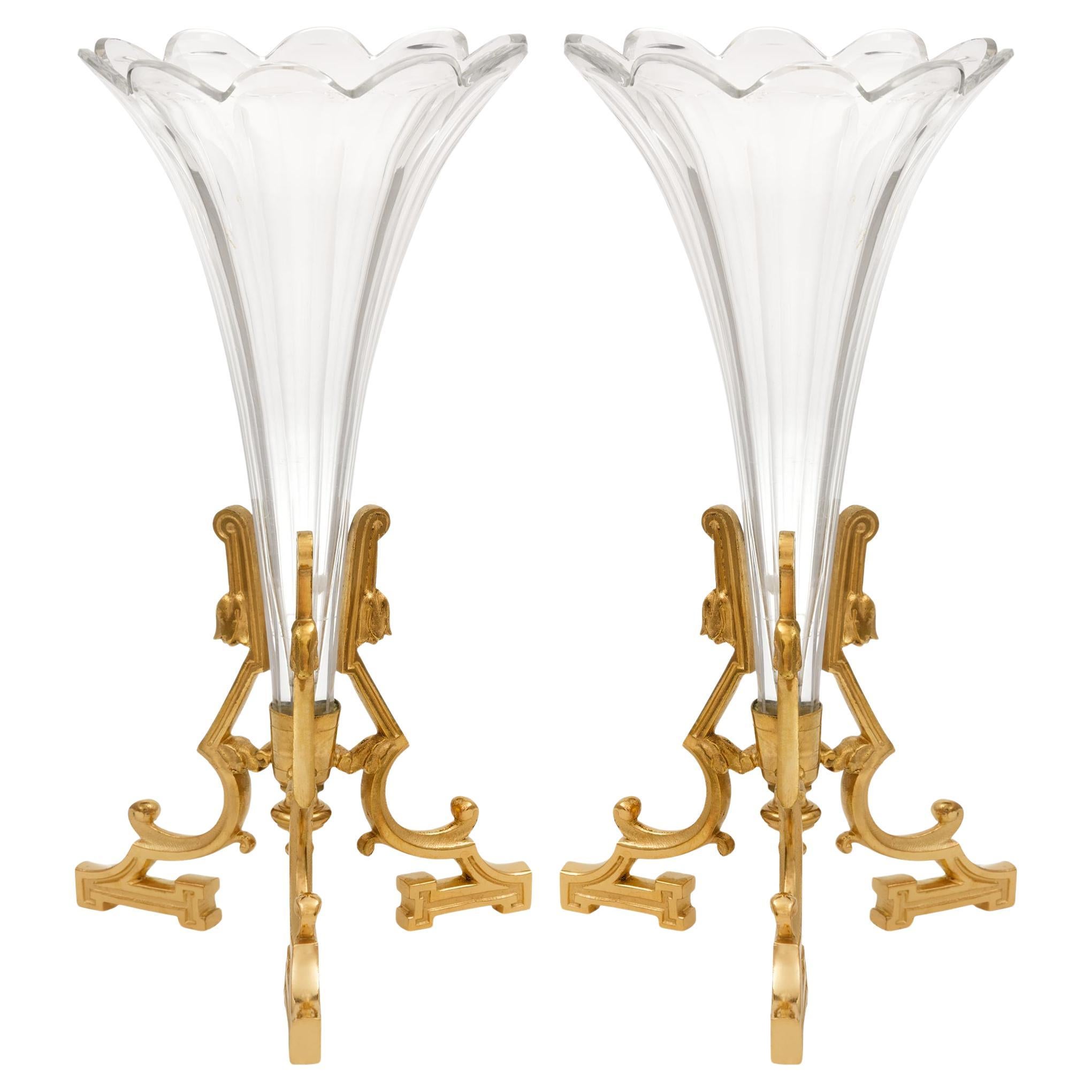 Coppia di vasi in ormolu e cristallo di Baccarat del XIX secolo Luigi XVI st.