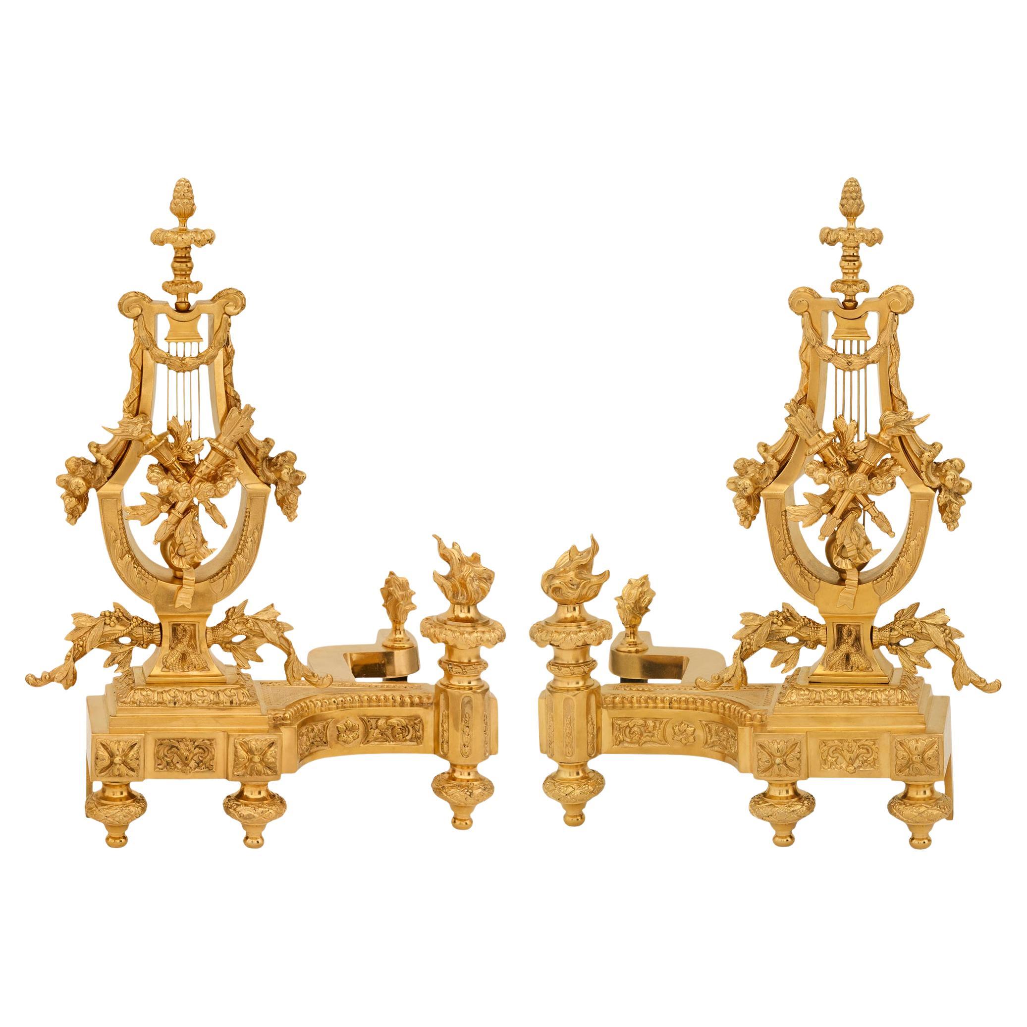Coppia di candelabri francesi del XIX secolo in stile Luigi XVI in ormolu e ferro