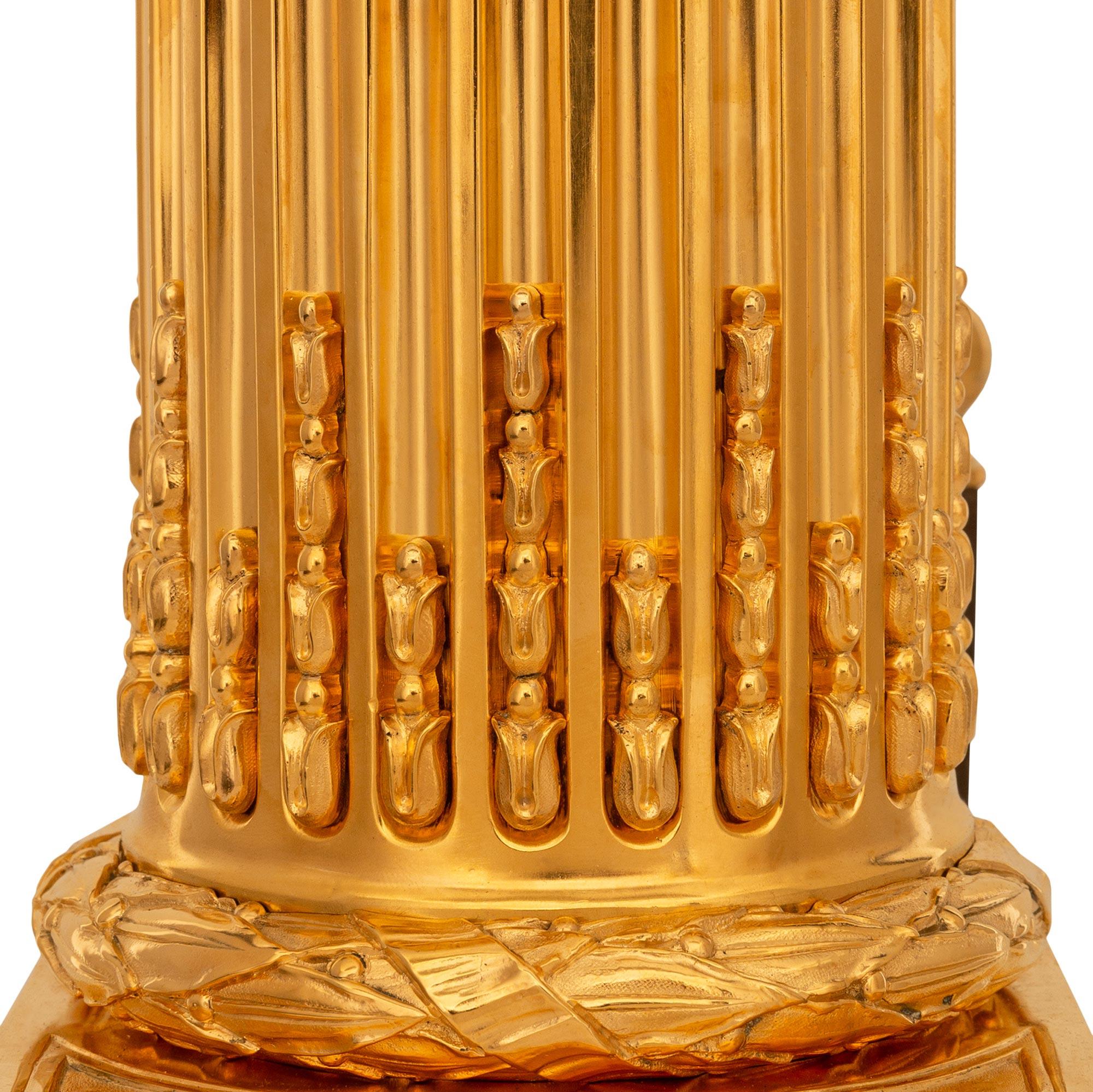 Coppia di Chenet/andirons francesi del XIX secolo in stile Luigi XVI in ormeggio e ferro in vendita 1