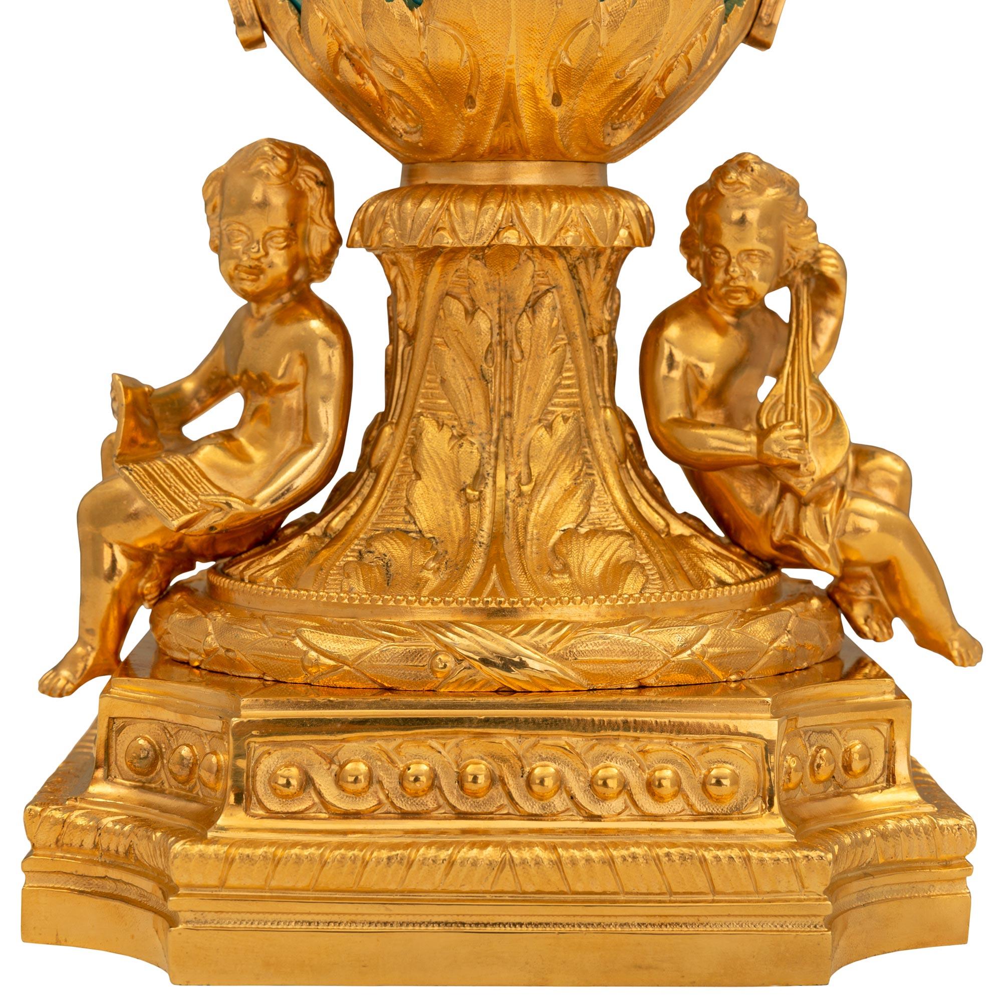 Paire de lampes en porcelaine de Svres et orfvrerie de style Louis XVI du XIXe sicle franais en vente 4
