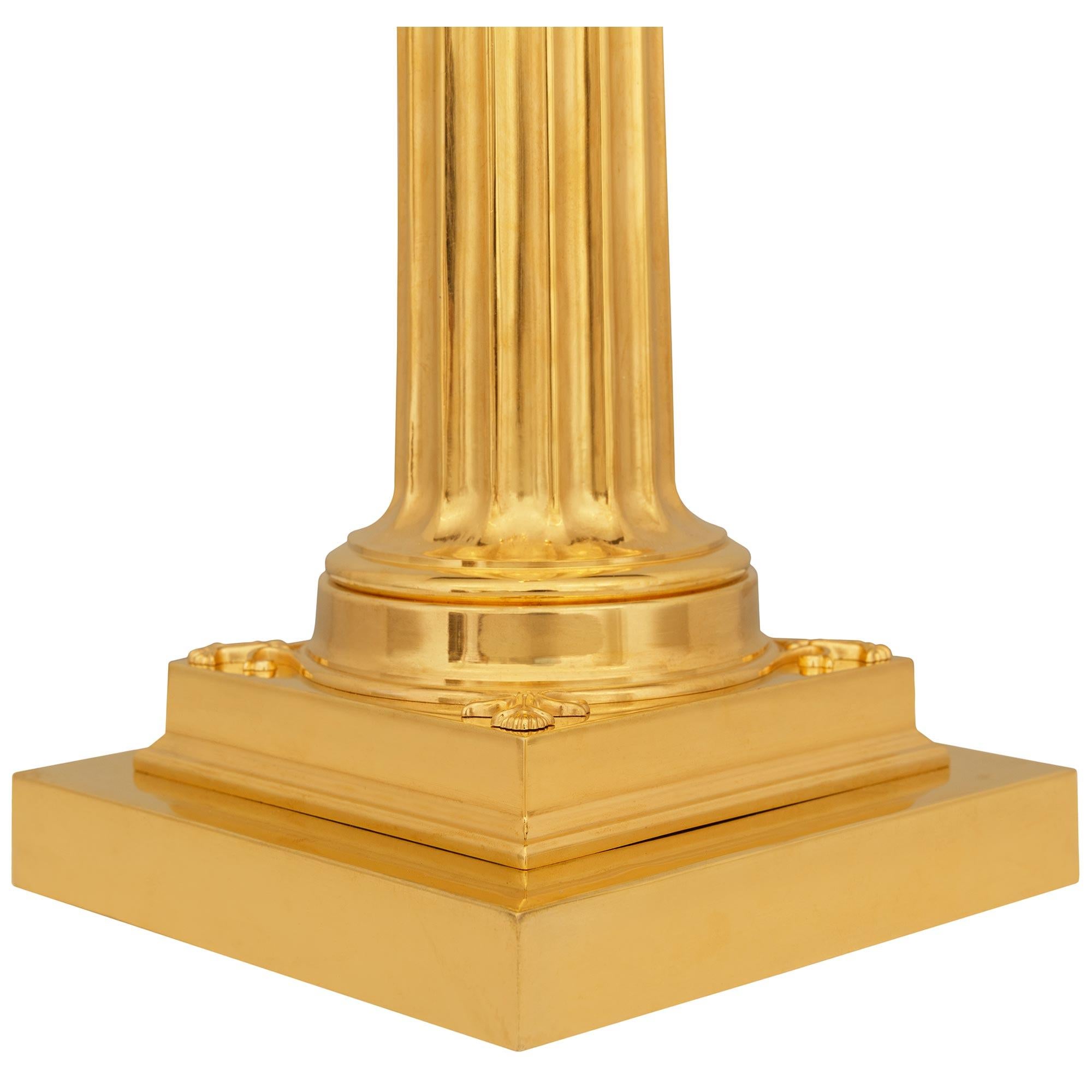 Ein Paar französische Ormolu-Lampen im Stil Louis XVI des 19. im Angebot 1