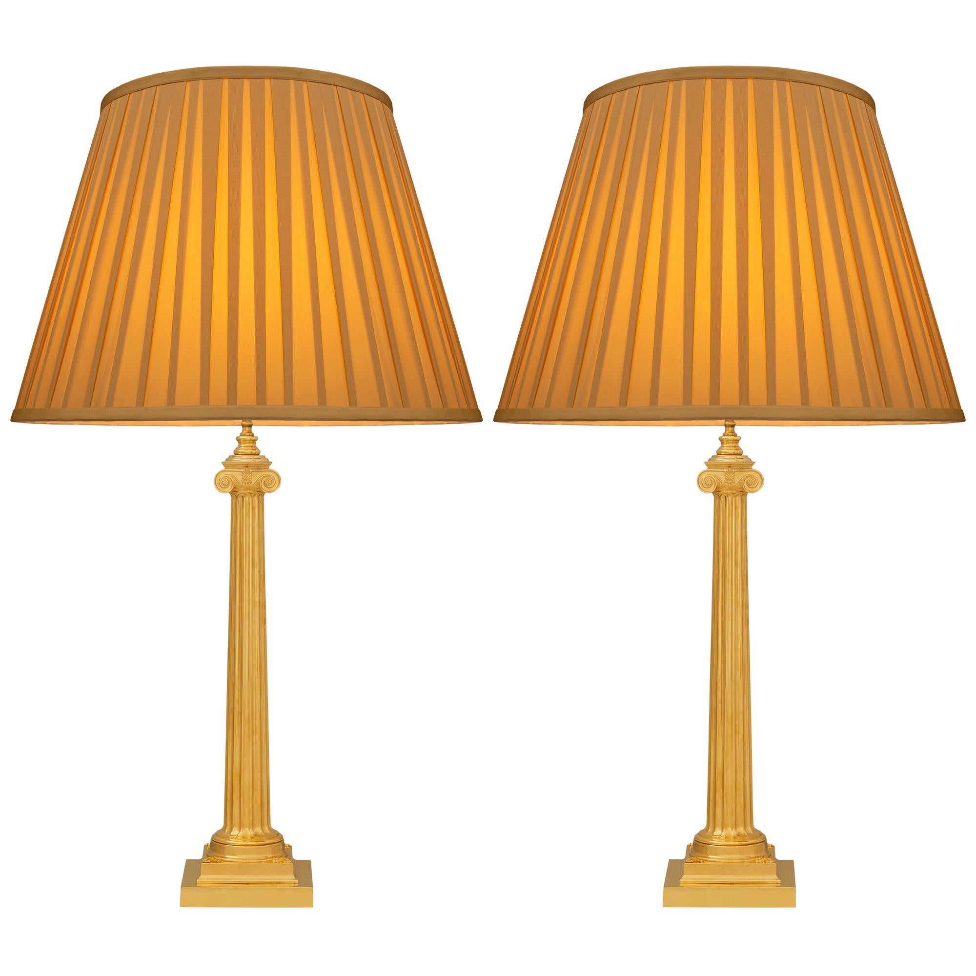 Ein Paar französische Ormolu-Lampen im Stil Louis XVI des 19. im Angebot