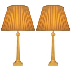 Ein Paar französische Ormolu-Lampen im Stil Louis XVI des 19.