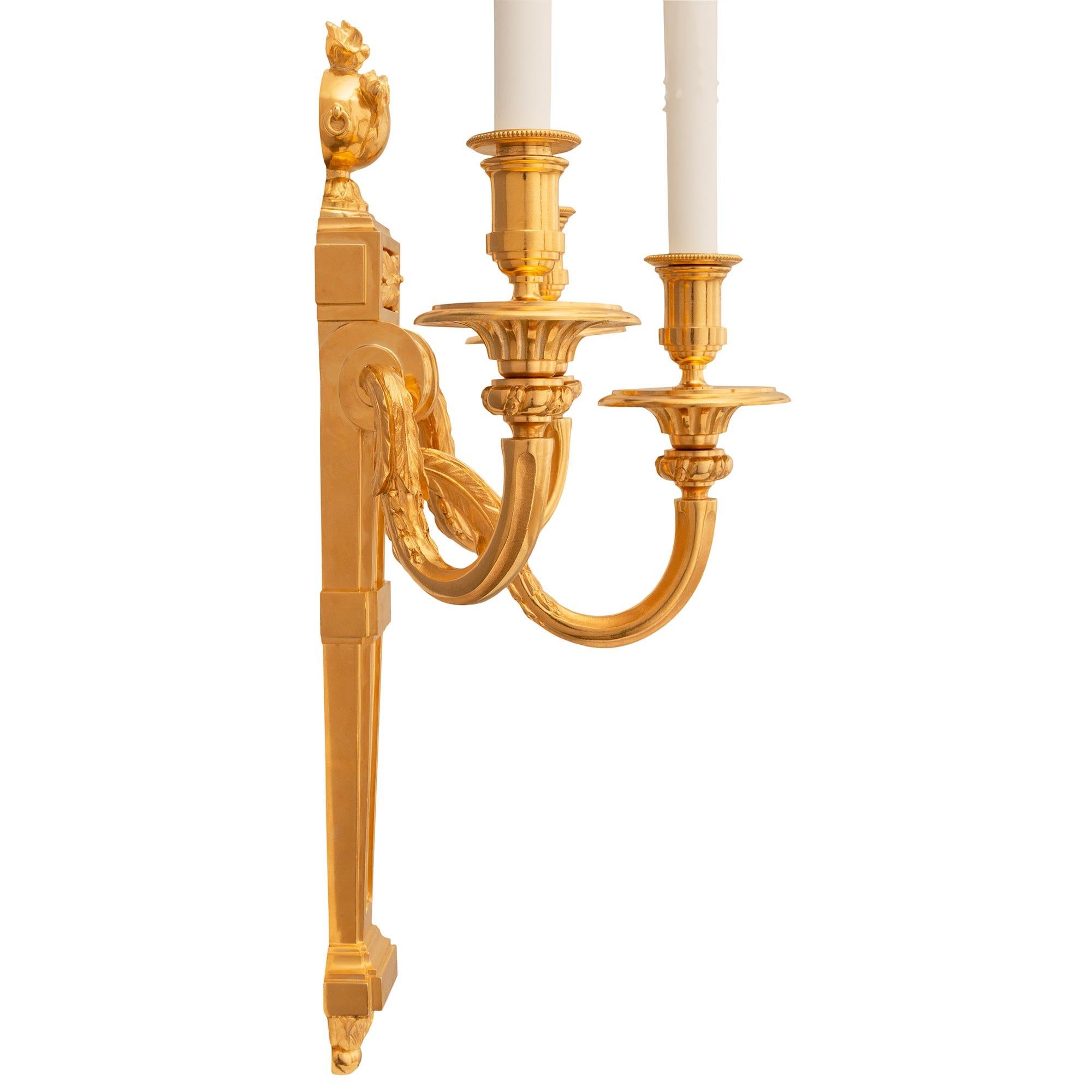 Pareja de apliques franceses de Ormolu del siglo XIX, estilo Luis XVI en Bueno estado para la venta en West Palm Beach, FL