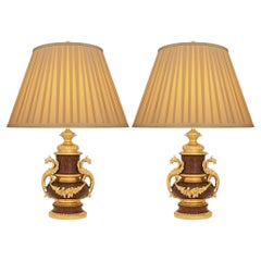 Paire de lampes en marbre Rouge Griotte et bronze doré de style Louis XVI du 19ème siècle. Lampe en marbre Rouge Griotte et bronze doré