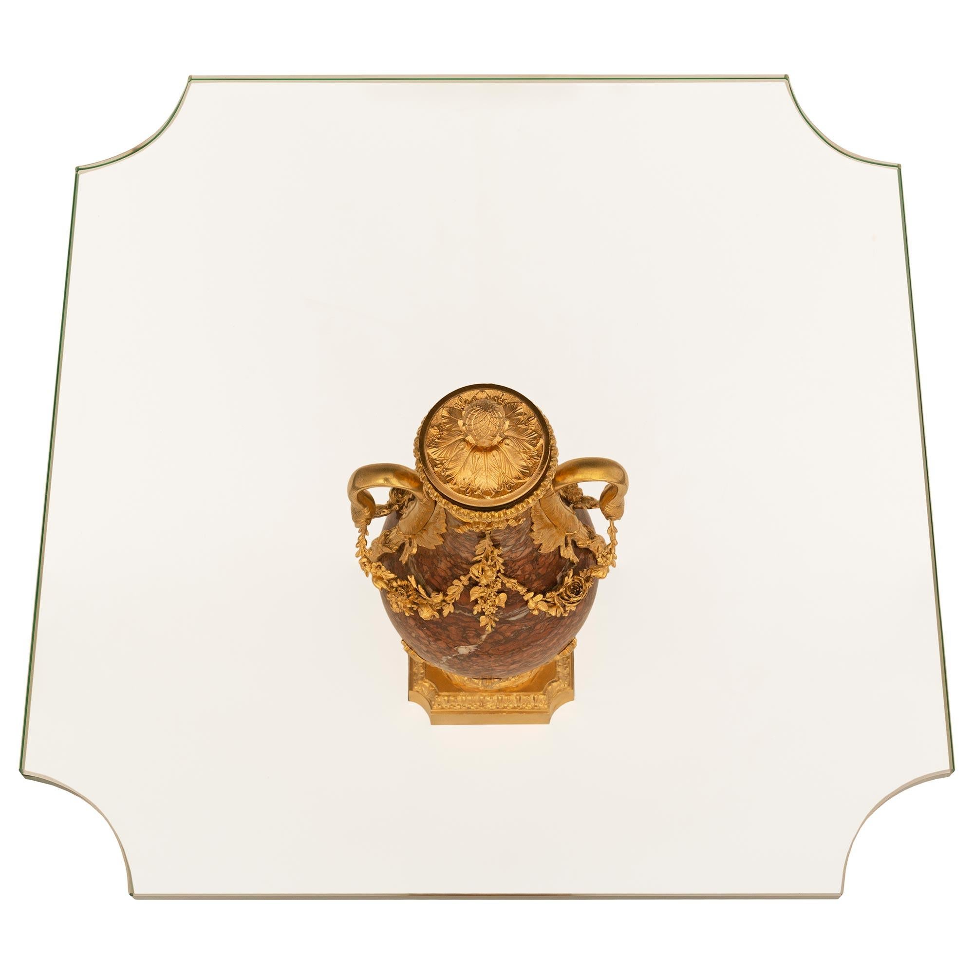 Paire d'objets en marbre rouge Griotte de style Louis XVI du 19e siècle. Marbre Rouge Griotte en vente 4