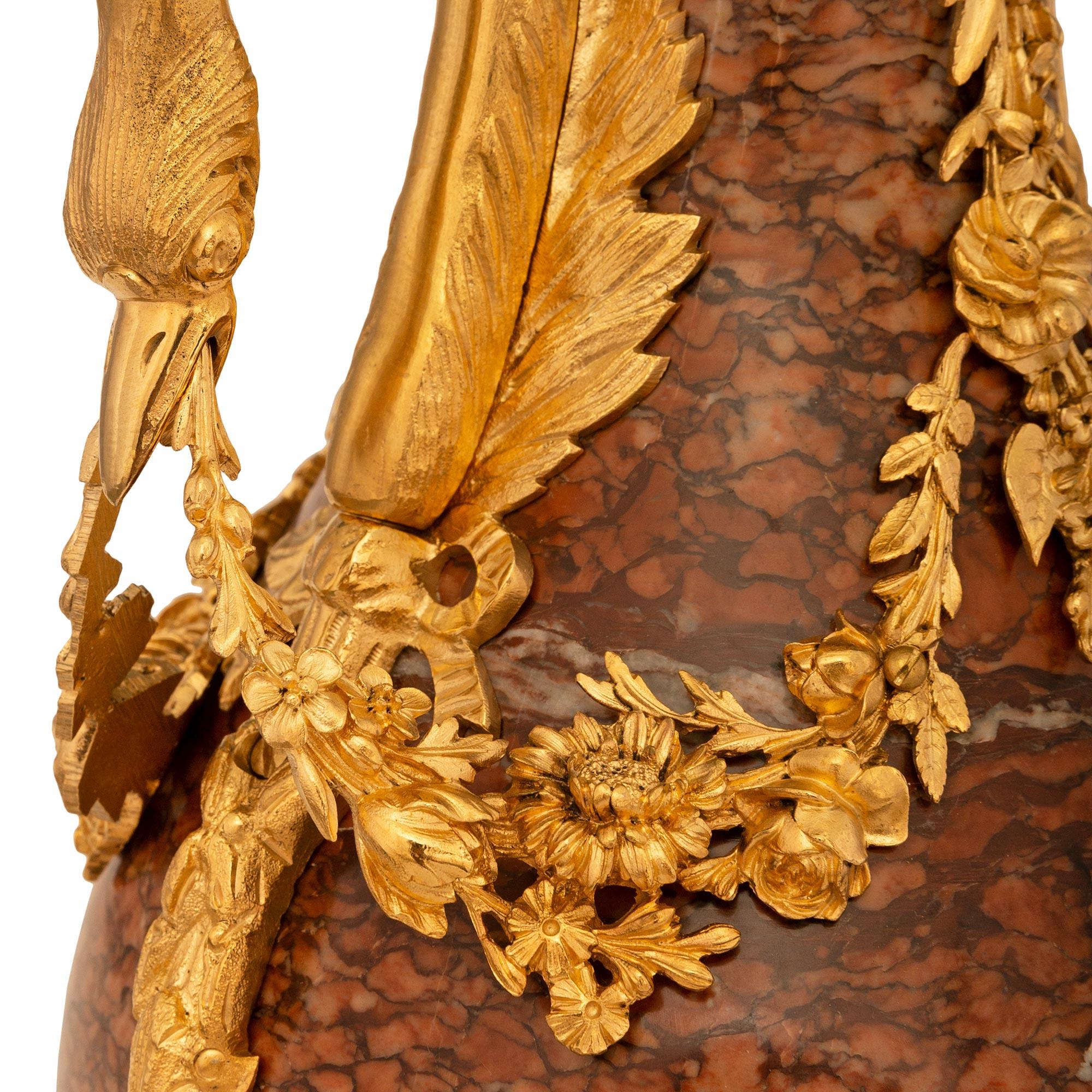 Verre Paire d'objets en marbre rouge Griotte de style Louis XVI du 19e siècle. Marbre Rouge Griotte en vente