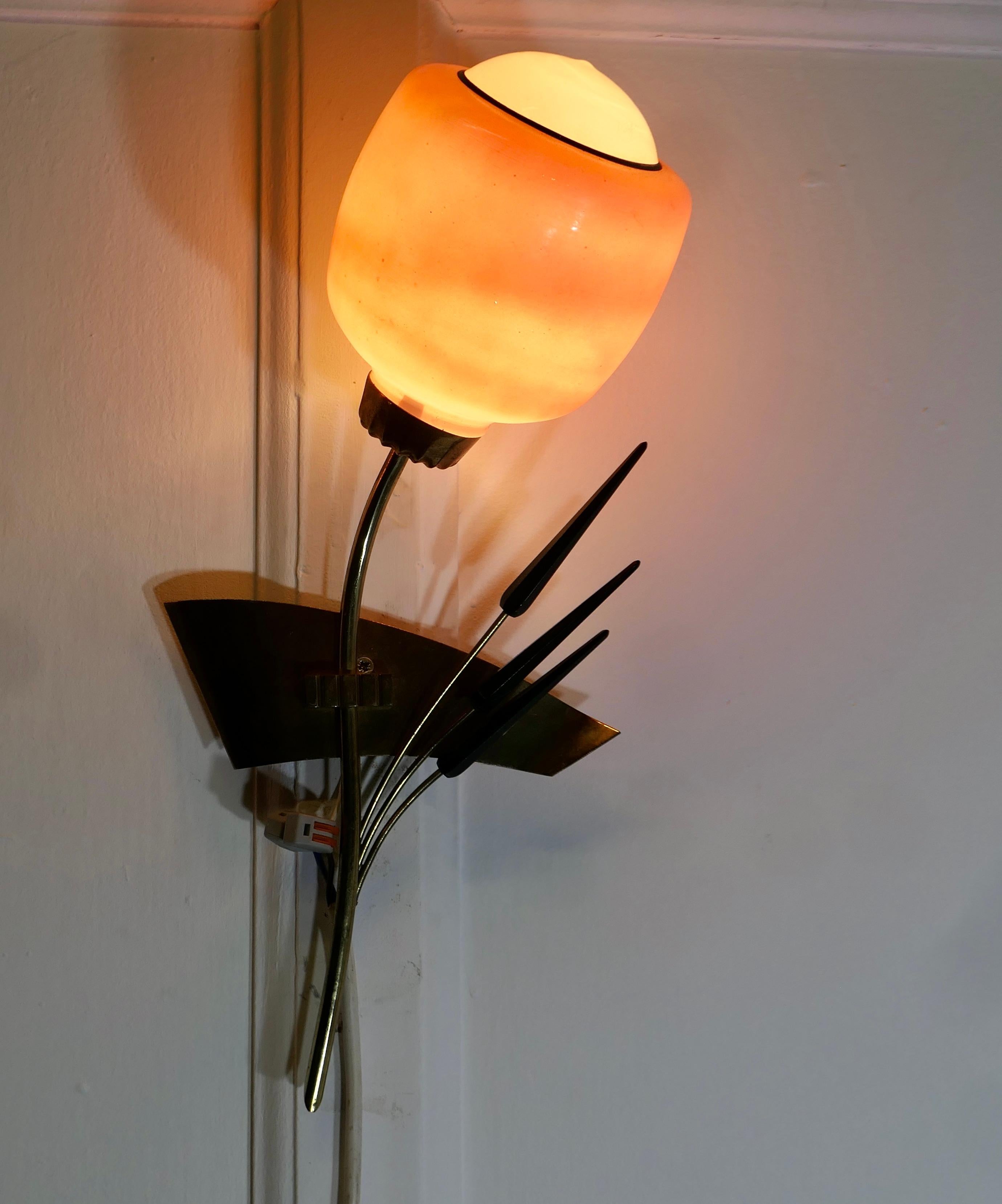 Coppia di lampade da parete in ottone retrò anni '50 a forma di covone di grano In condizioni buone in vendita a Godshill, Isle of Wight