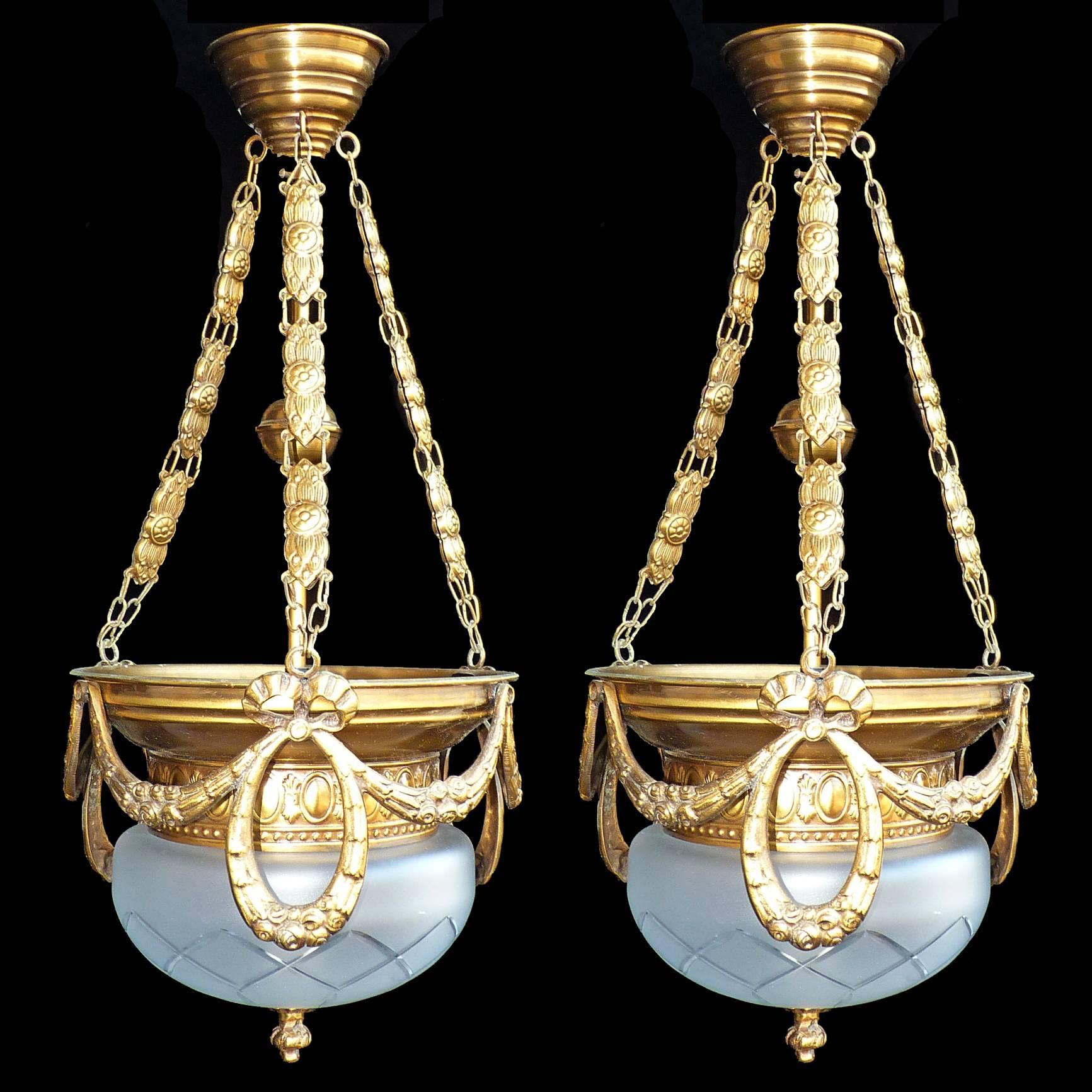 Pair of French Art Deco/Art Nouveau Gold and Bronze Color Cut Glass Chandeliers In Excellent Condition In Coimbra, PT