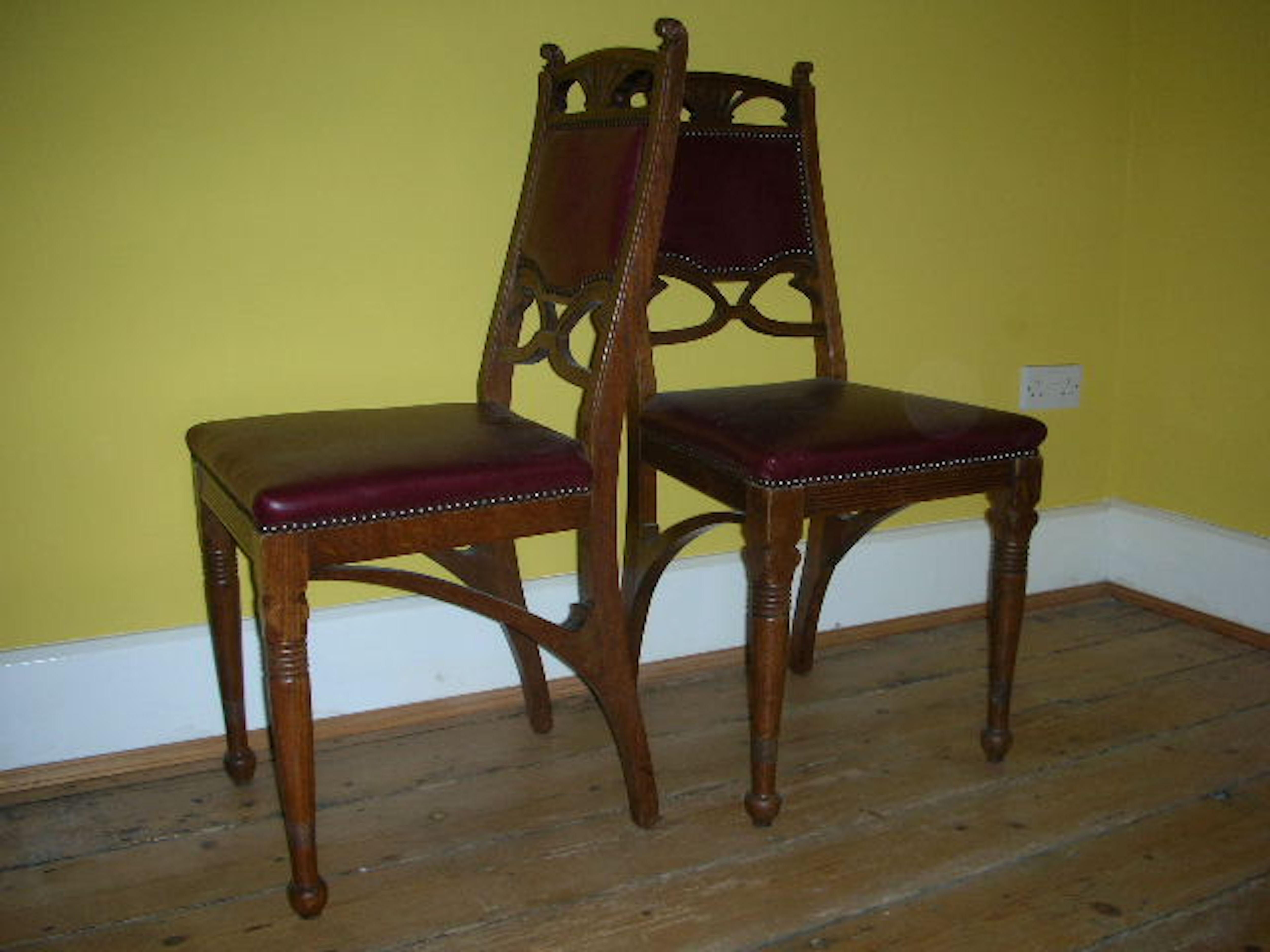 Paar französische Jugendstil-Esszimmerstühle aus Eiche mit seitlichen Lehnstühlen aus Peitschenholz (Art nouveau) im Angebot