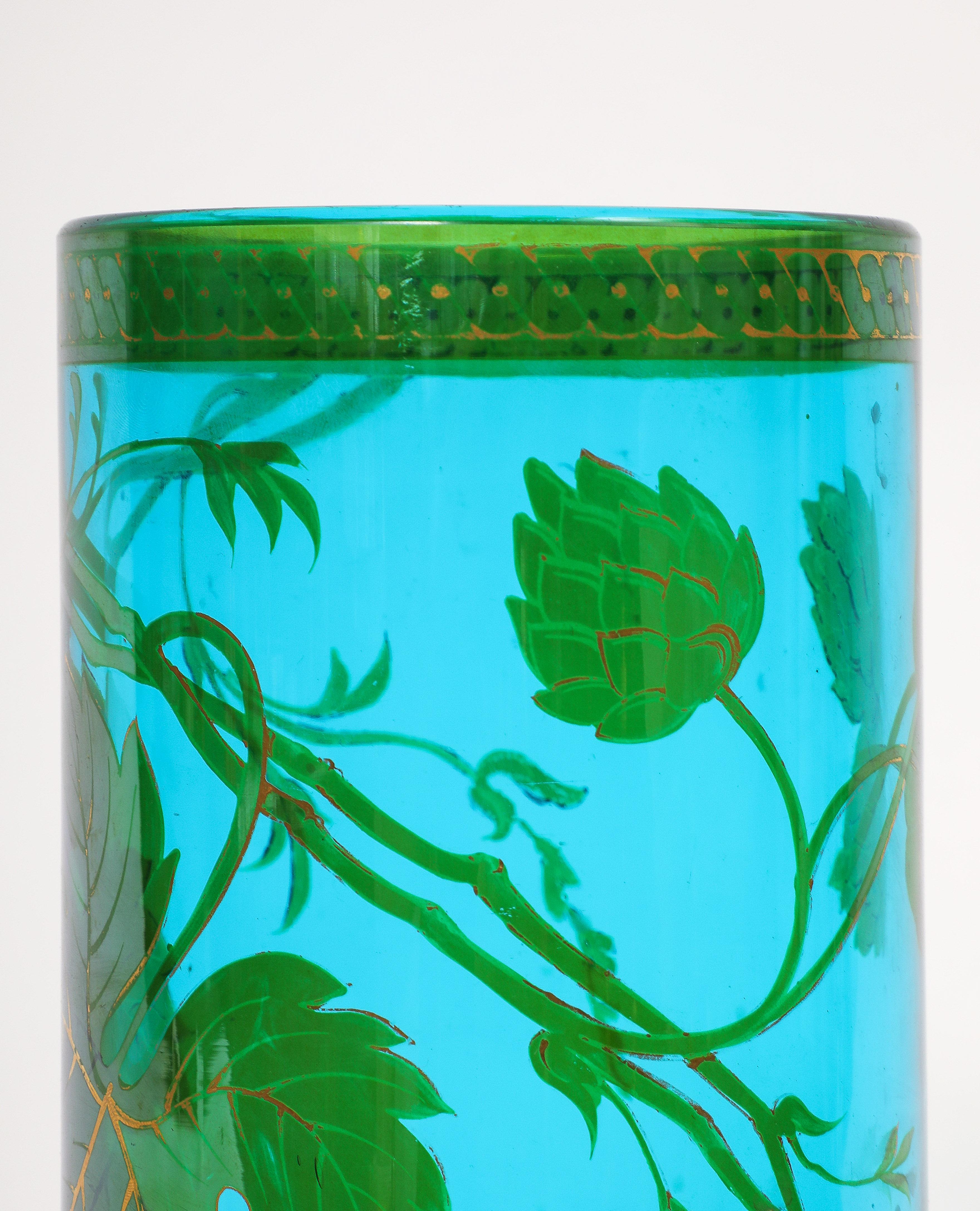 Pareja de monturas francesas de cristal azul y verde de Baccarat y bronce dorado. Jarrones en Bueno estado para la venta en New York, NY
