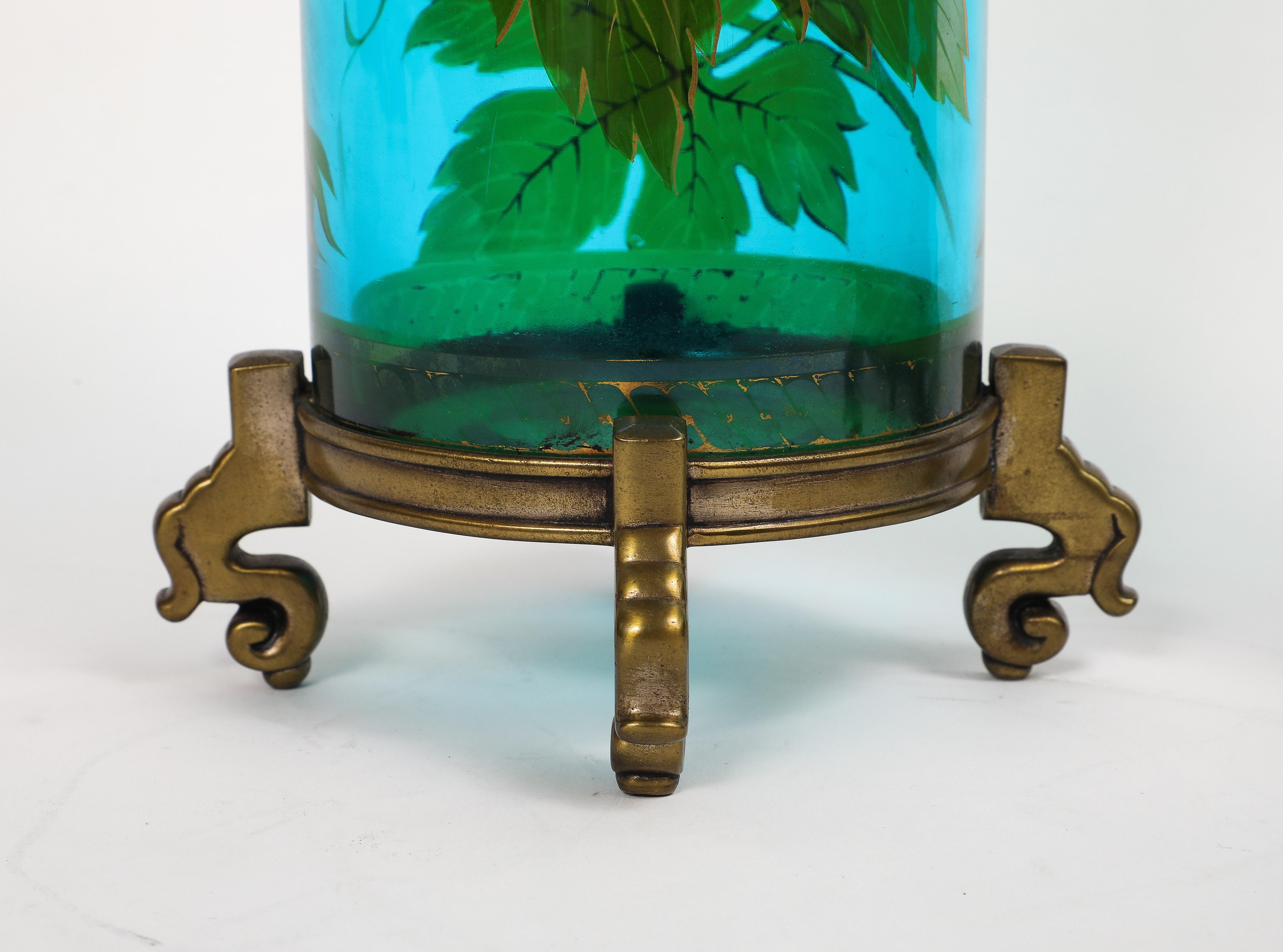 Pareja de monturas francesas de cristal azul y verde de Baccarat y bronce dorado. Jarrones en venta 1