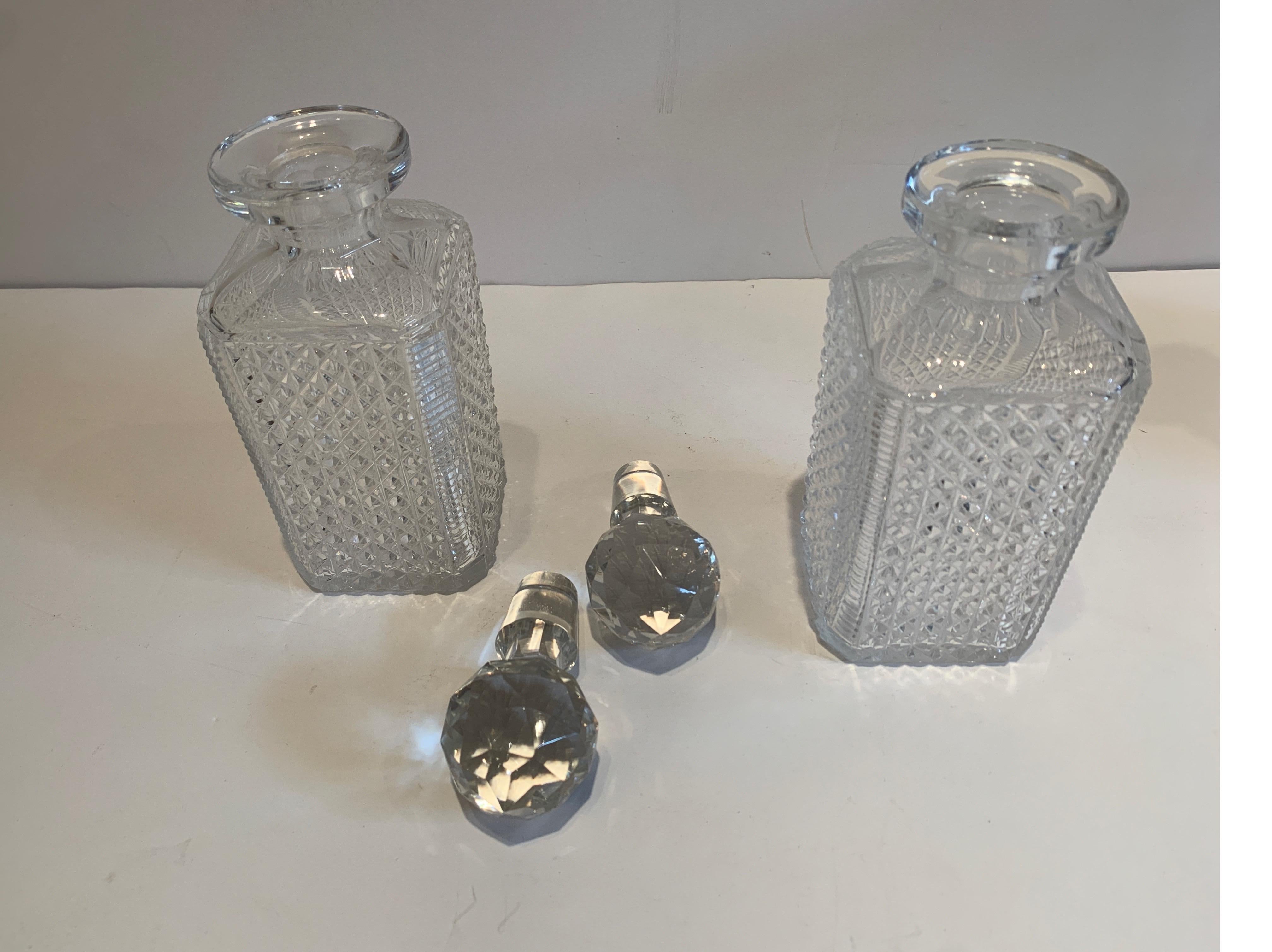Pair of French Baccarat Cut Crystal Decanters, Early 20th Century 4