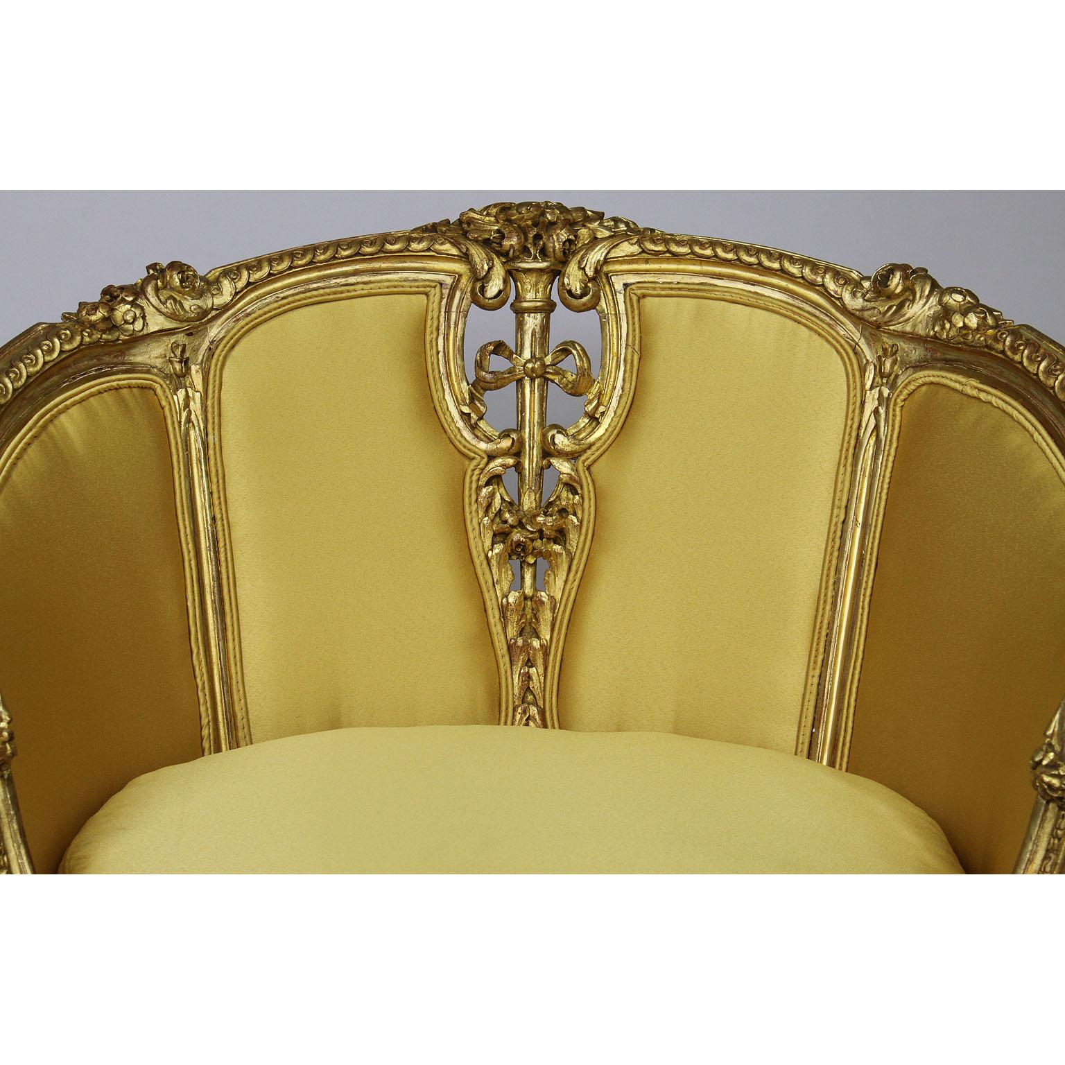 Coppia di poltrone Bergère intagliate in legno dorato in stile Belle Époque Luigi XV francese in vendita 1