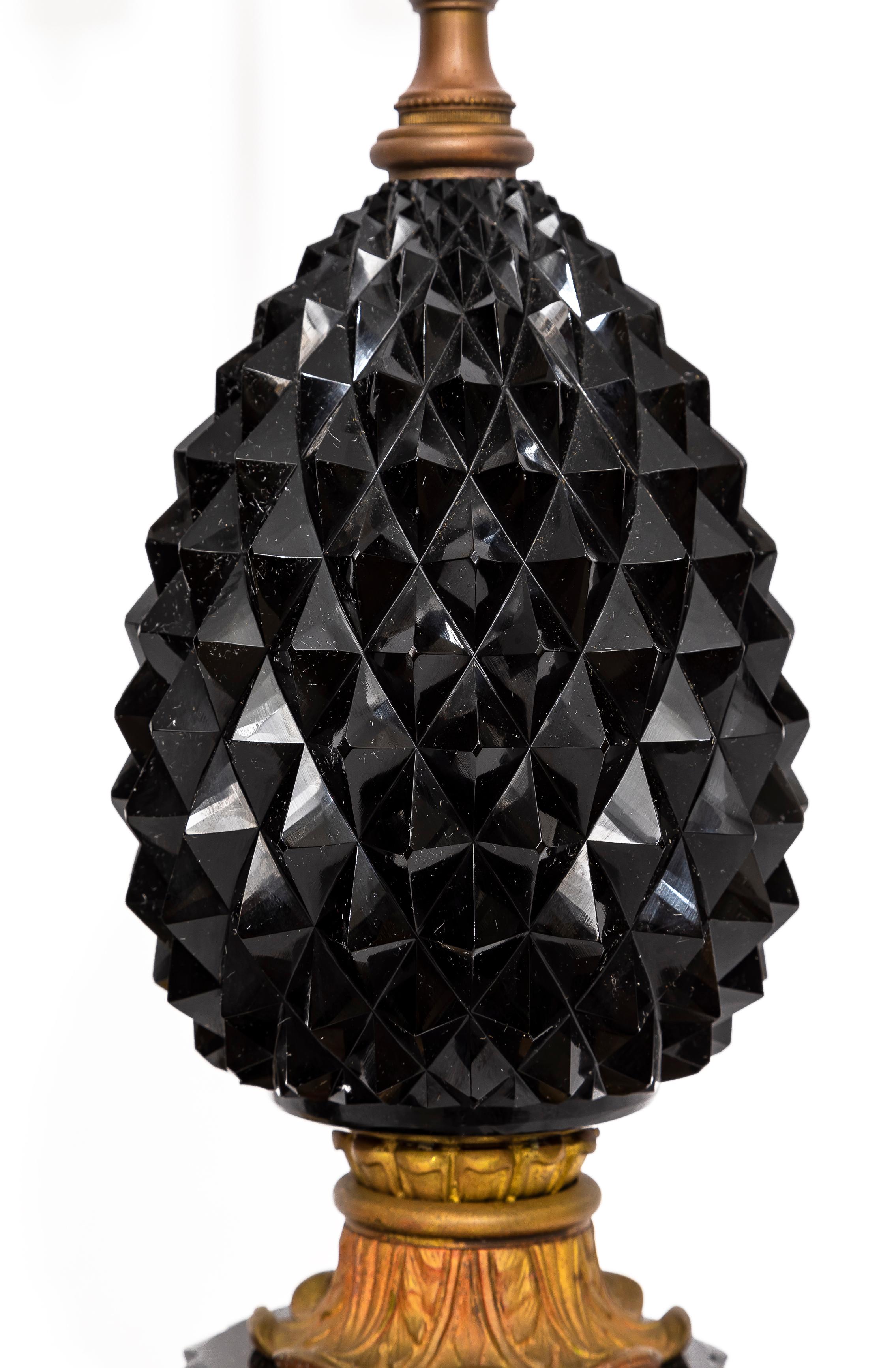 Doré Paire de lampes françaises en forme d'ananas en cristal et améthyste noire montées sur bronze doré en vente
